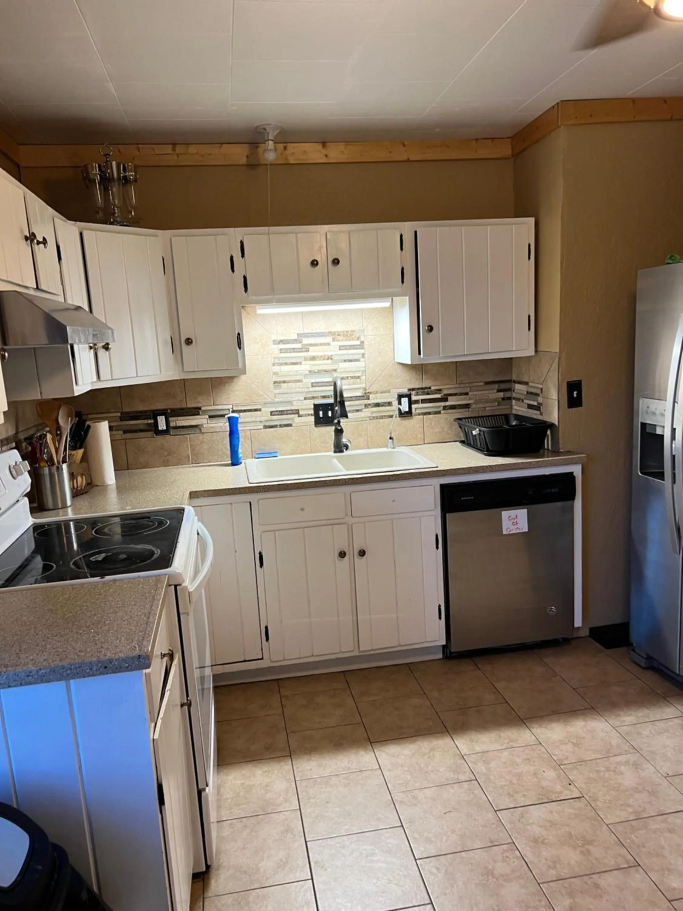 Kitchen or kitchenette in Chinook Winds Lodge