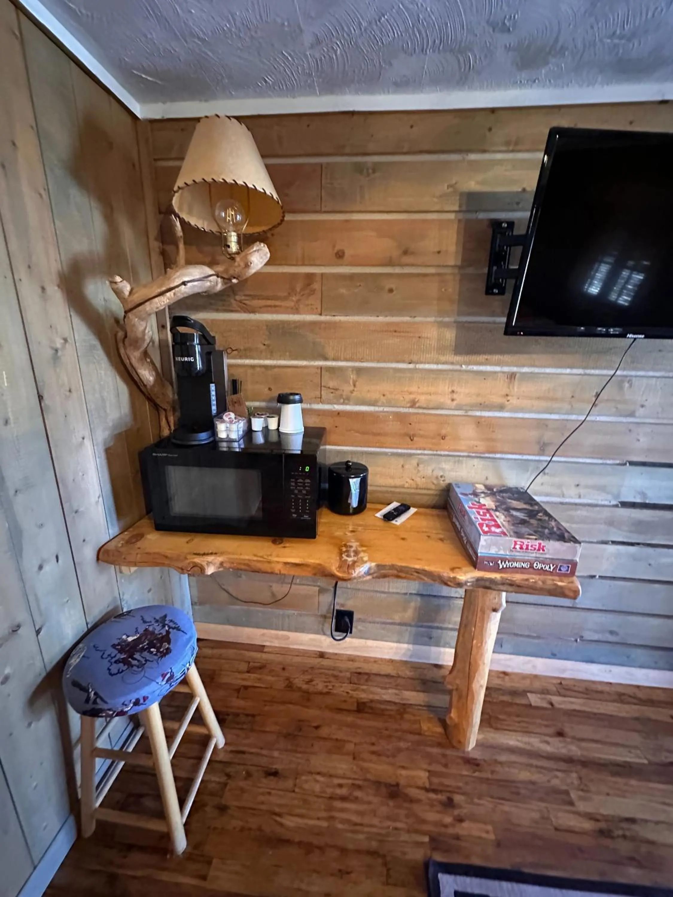 Coffee/tea facilities in Chinook Winds Lodge