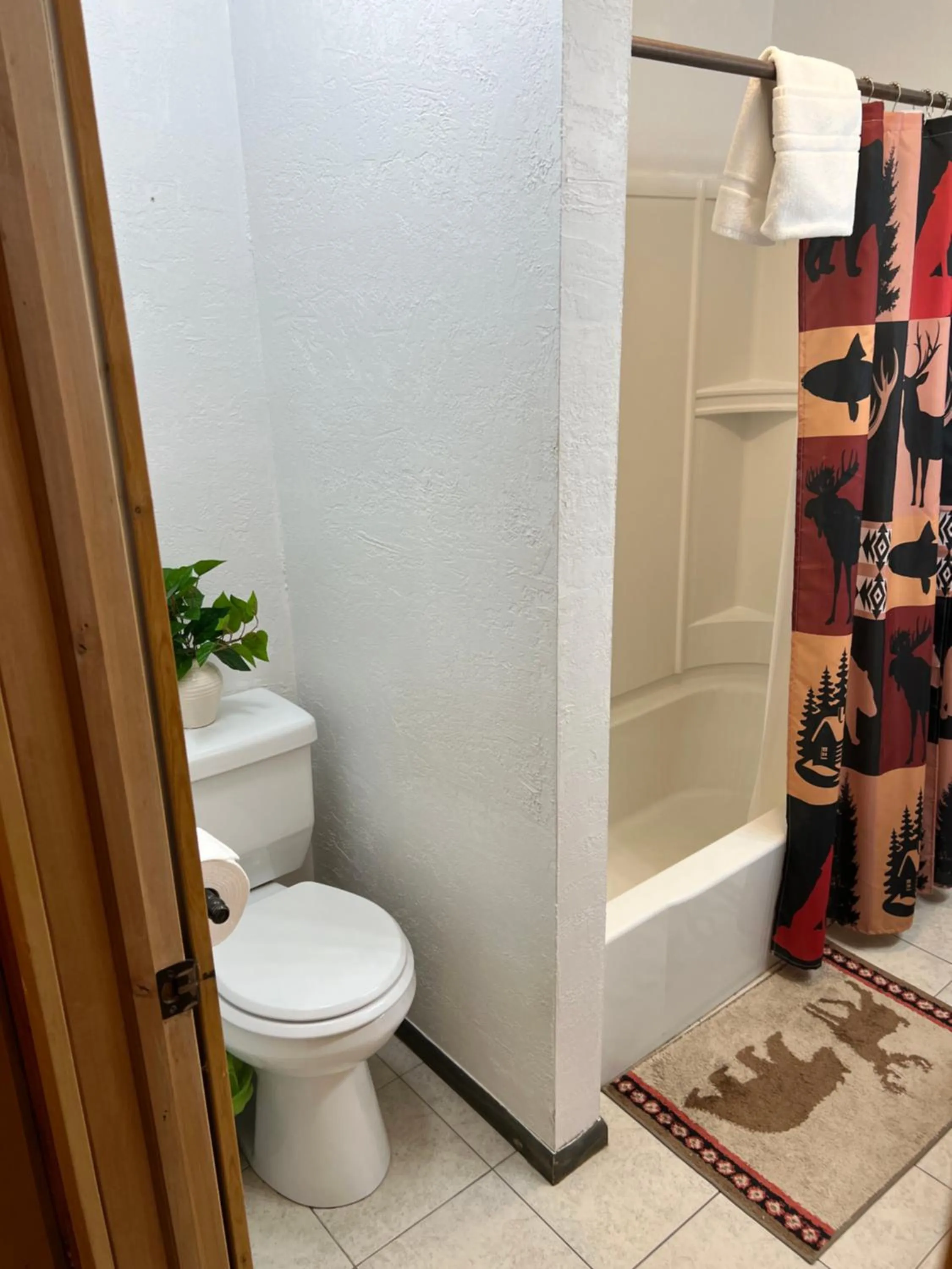 Shower in Chinook Winds Lodge