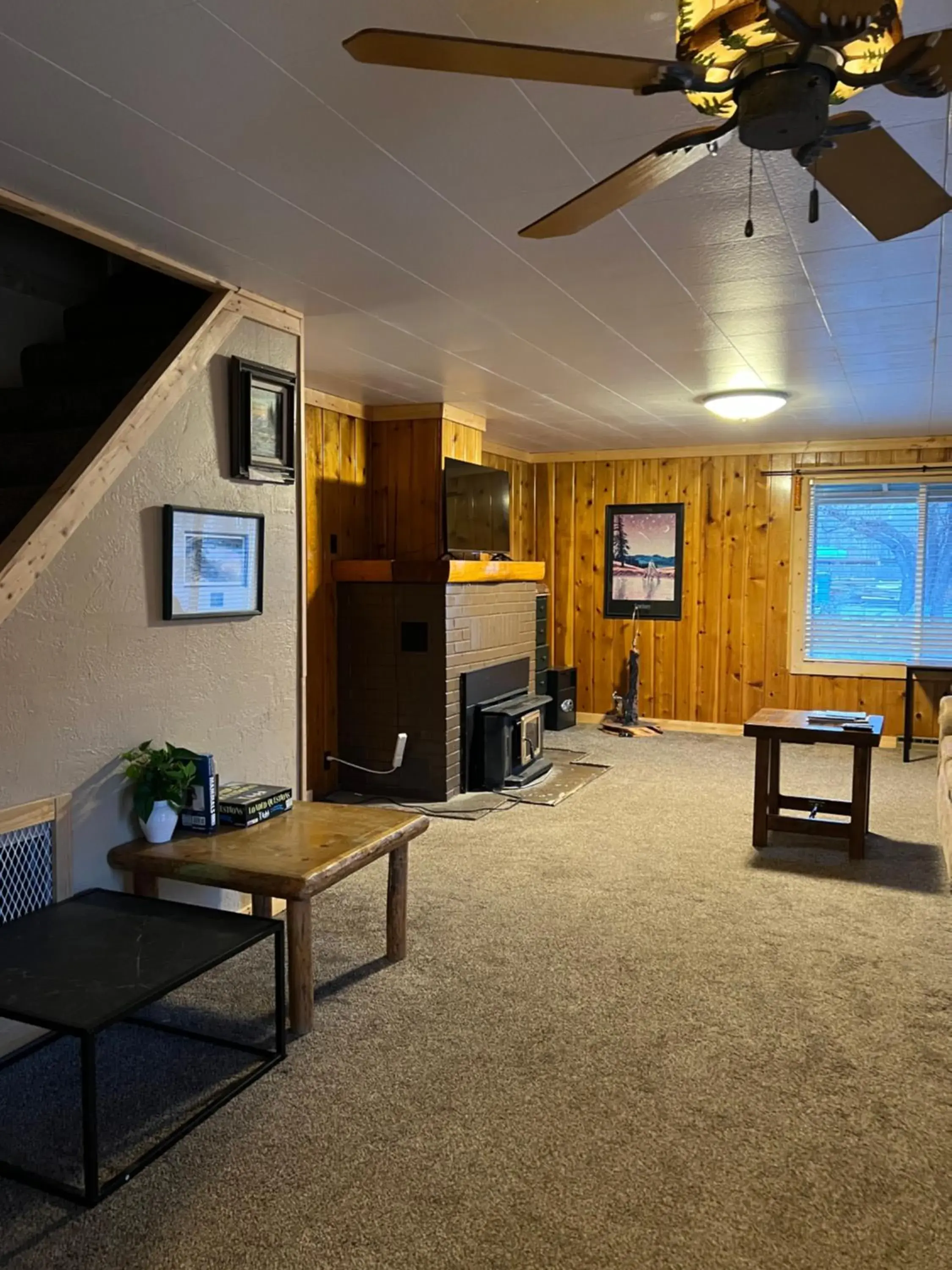 Living room in Chinook Winds Lodge Living room in Chinook Winds Lodge