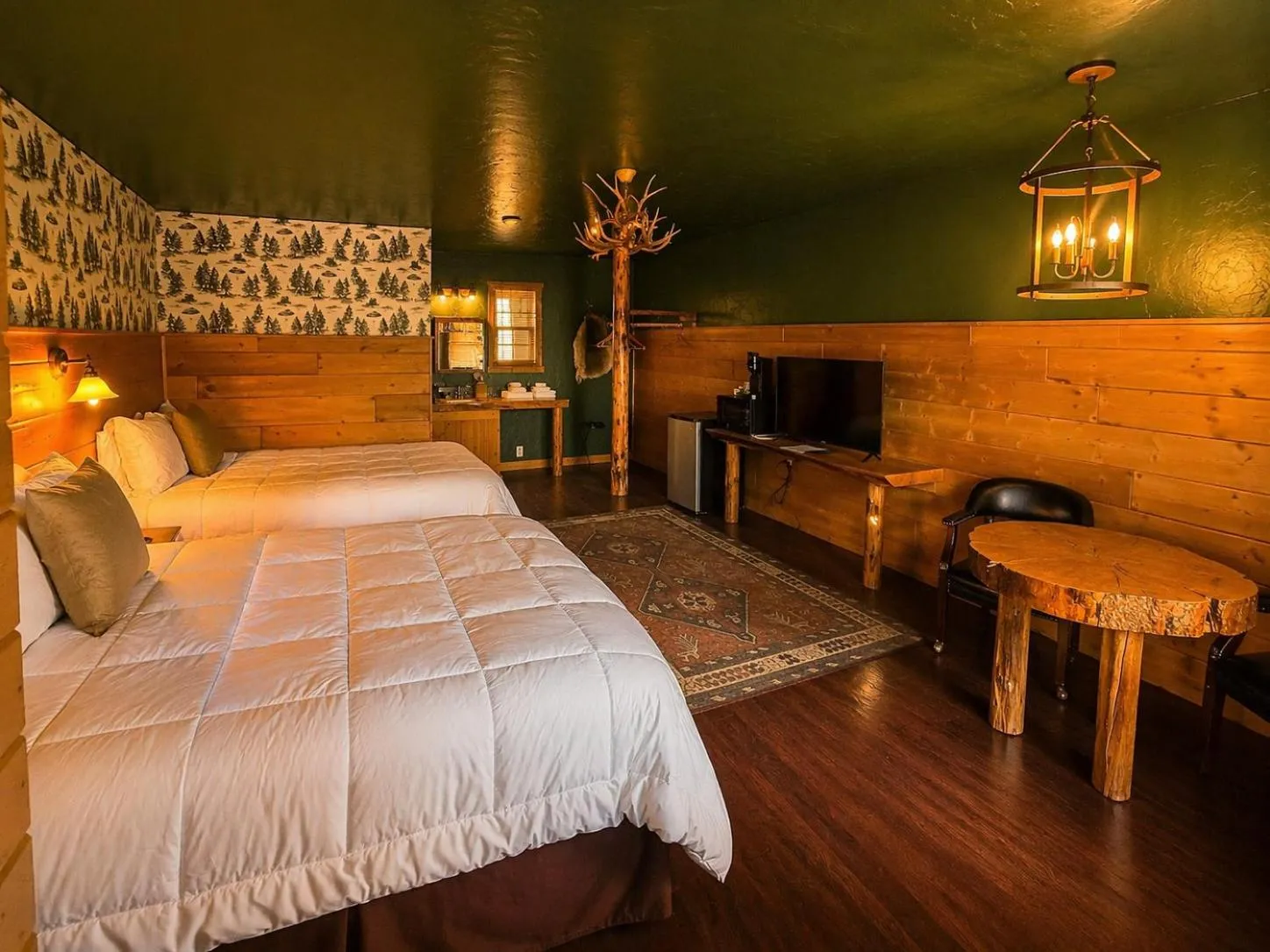 Photo of the whole room, Bed in The Amoretti Hotel