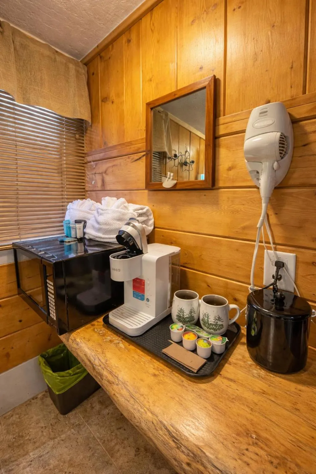 Kitchen or kitchenette in The Amoretti Hotel