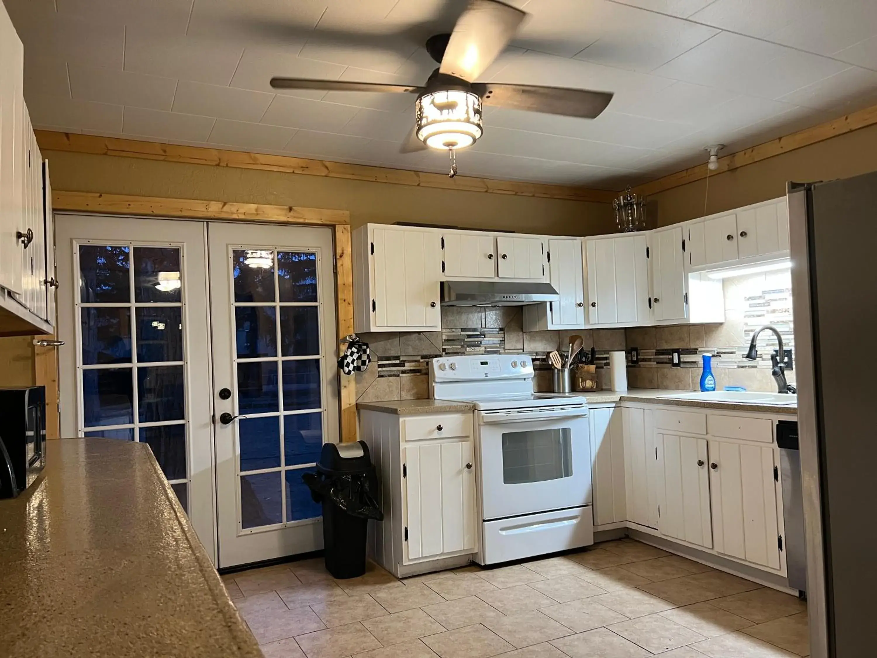 Kitchen or kitchenette in Chinook Winds Lodge Kitchen or kitchenette in Chinook Winds Lodge