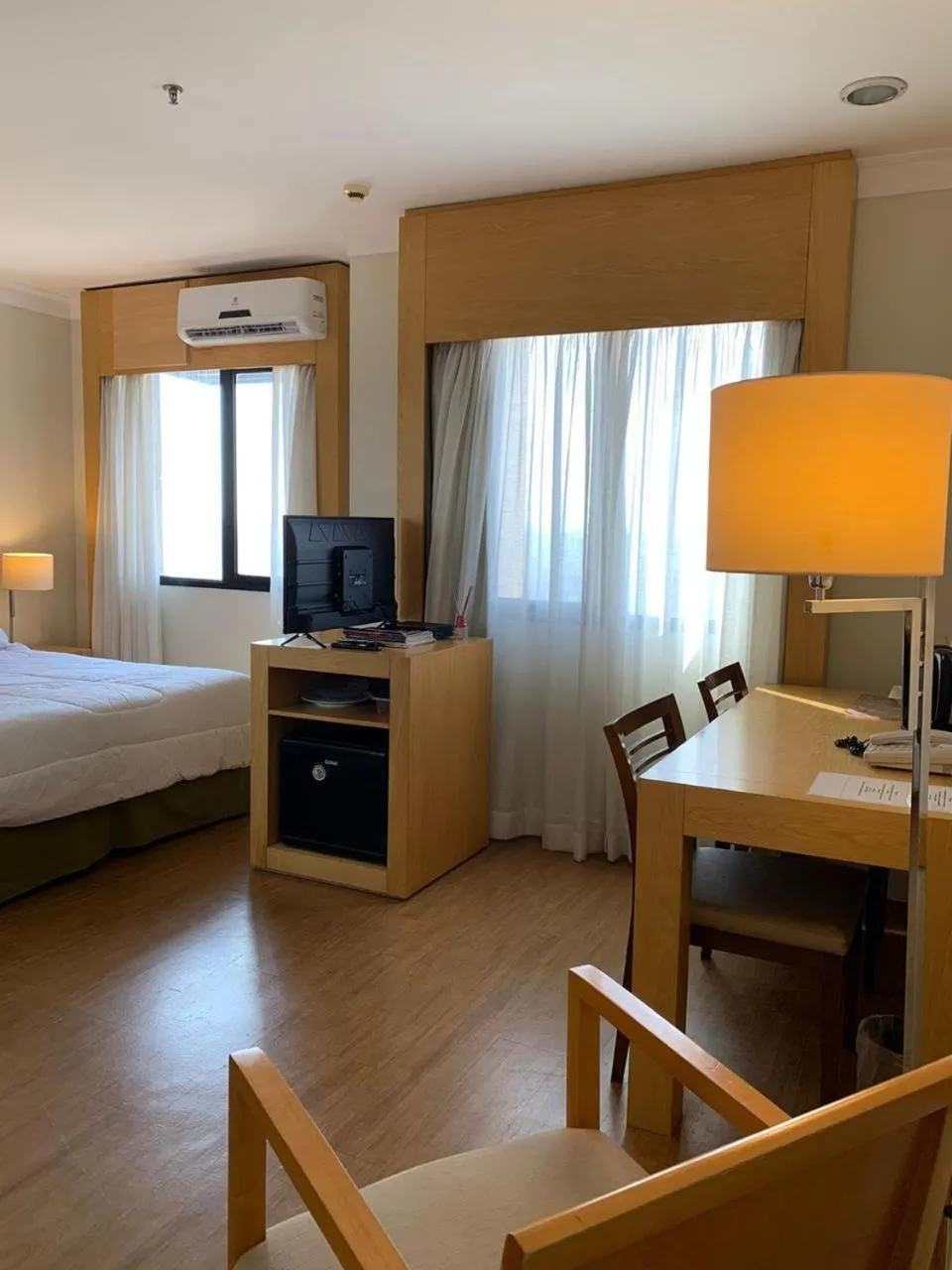 Communal lounge/ TV room, Bed in Hotel Aeroporto Congonhas