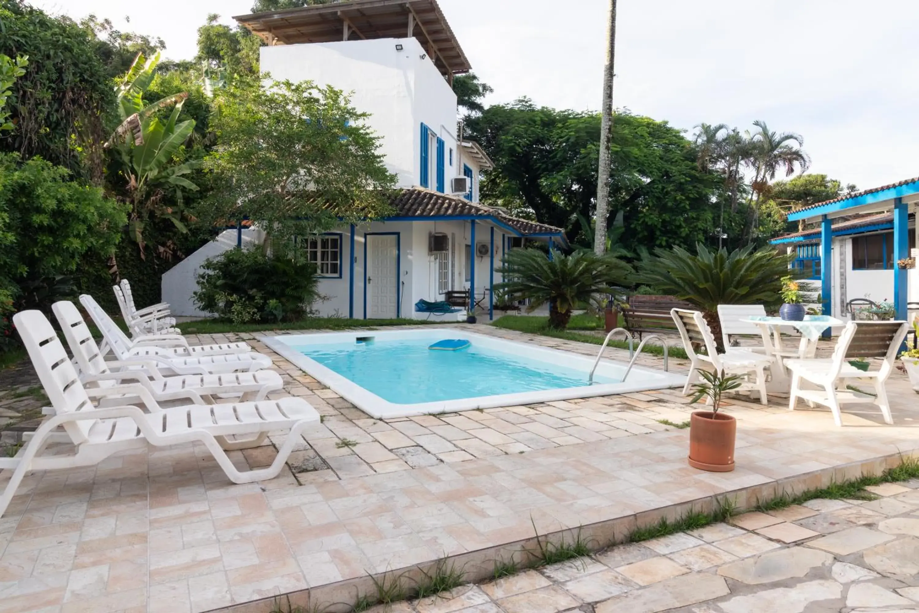 Swimming pool in Garden 437 Suítes Swimming pool in Garden 437 Suítes