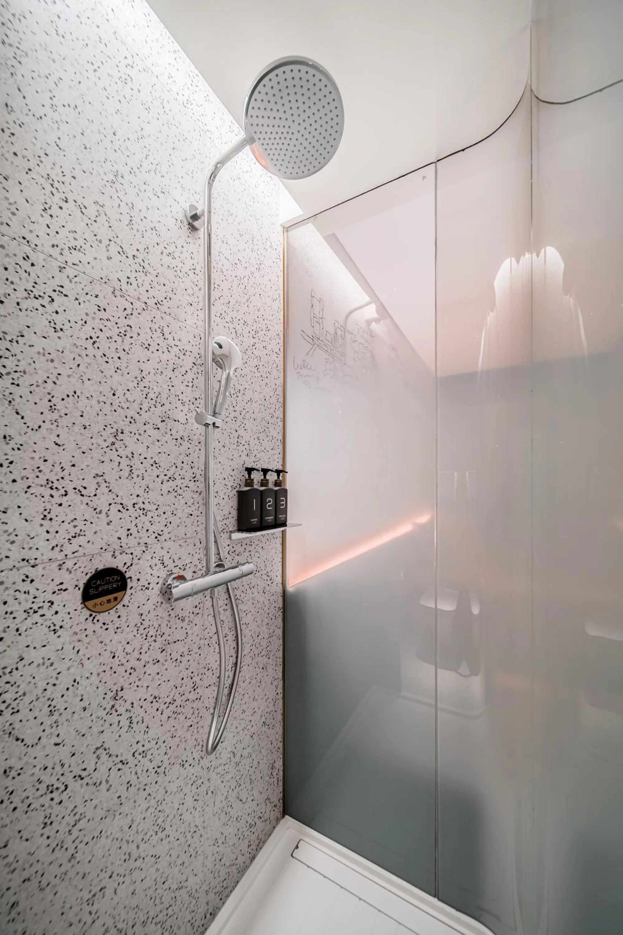 Shower in CitiGO Hotel Shenzhen Shekou Cruise Center Seaview Near Taizi Bay K11