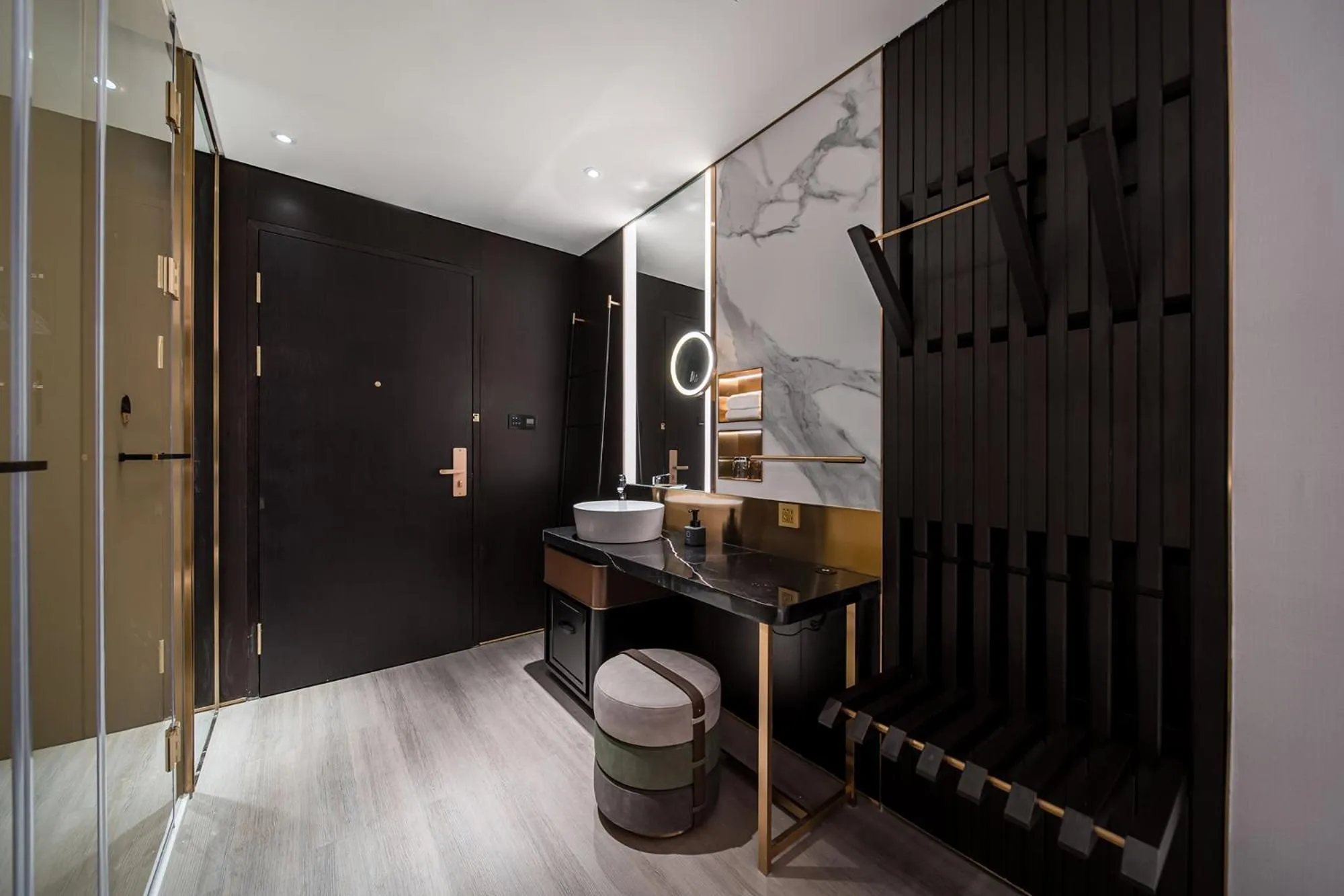 wardrobe in CitiGO Hotel Shenzhen Shekou Cruise Center Seaview Near Taizi Bay K11