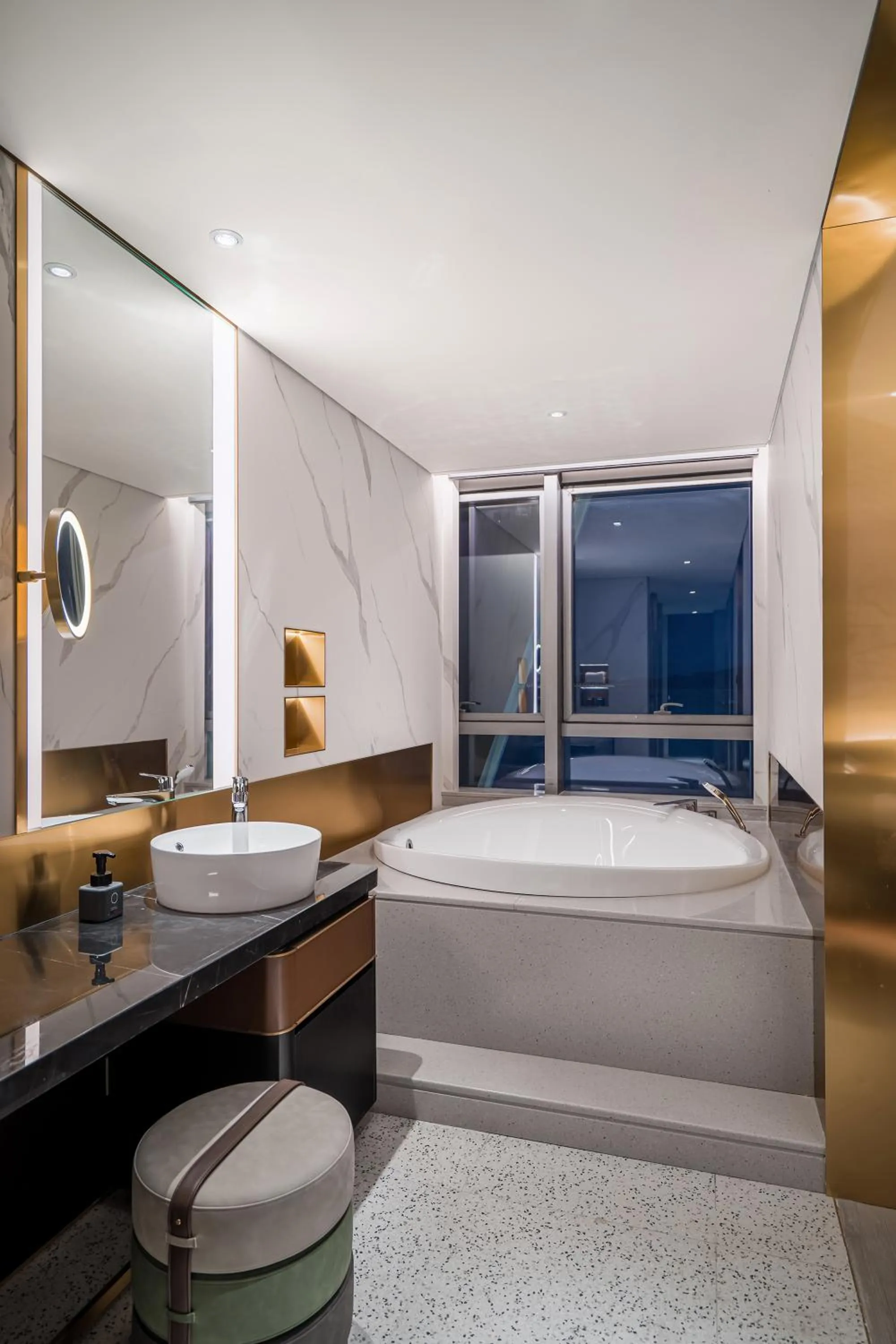 Bath, Bed in CitiGO Hotel Shenzhen Shekou Cruise Center Seaview Near Taizi Bay K11