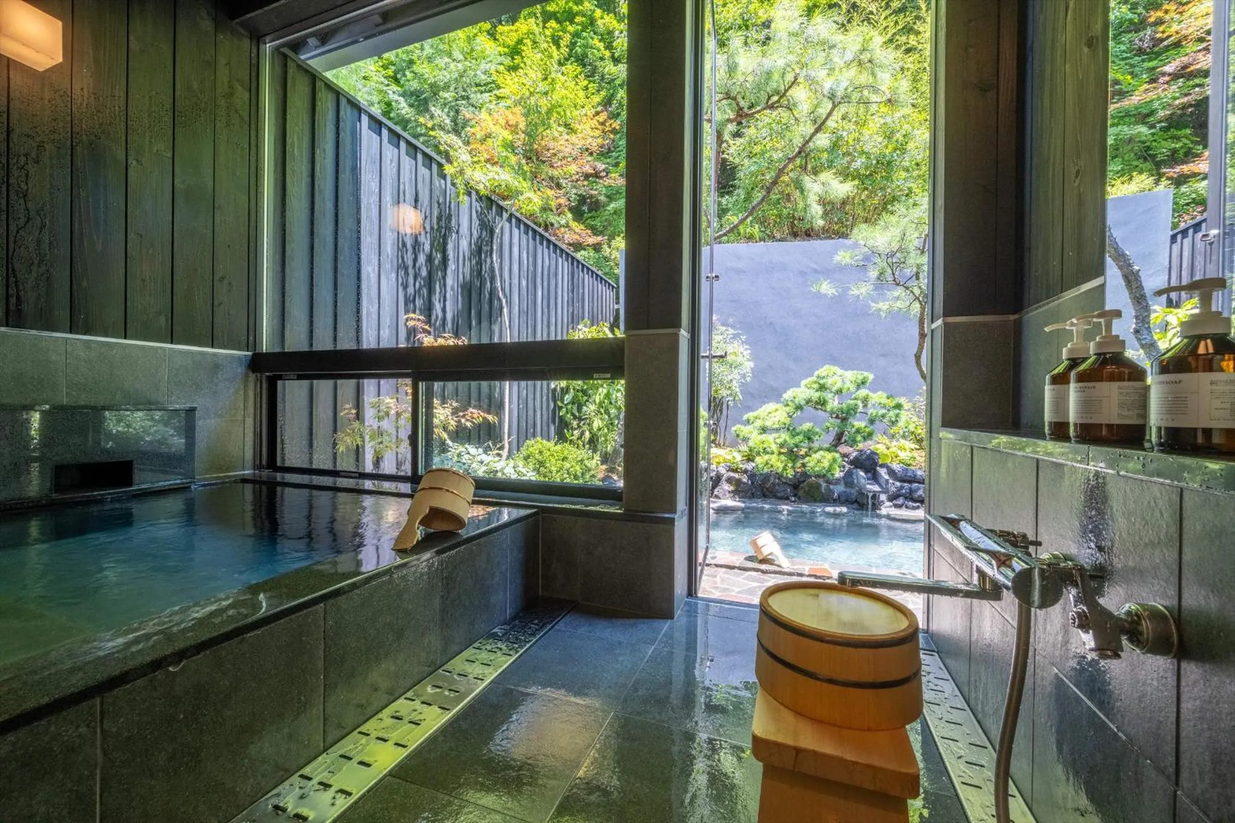 Hot Spring Bath in Bessho Onsen Midoriya