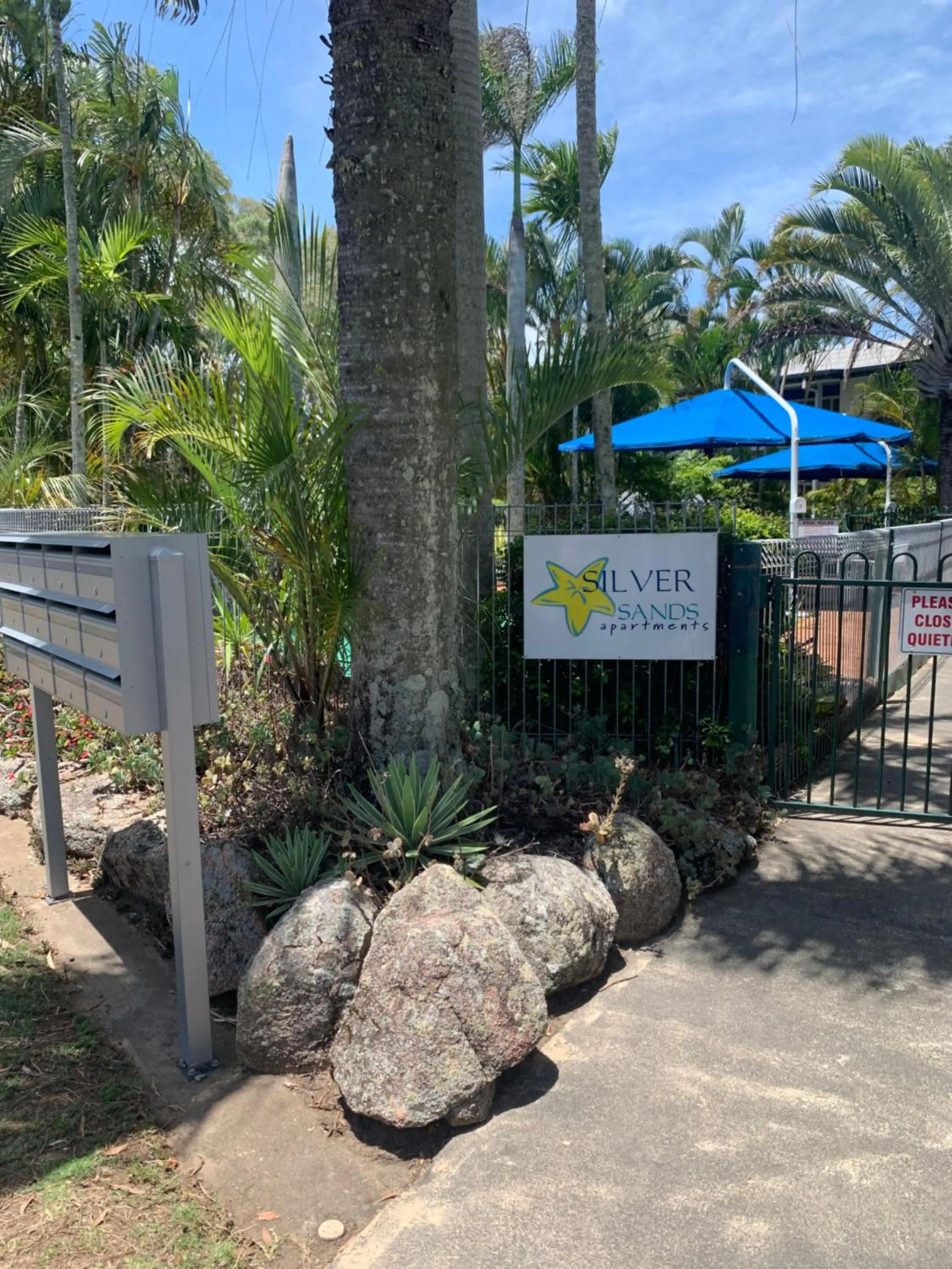 Street view in The Bay Beach Shack, Hervey Bay