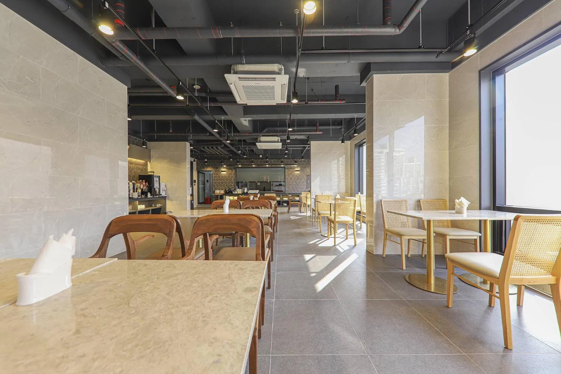Restaurant/places to eat in Hotel Demer Mokpo