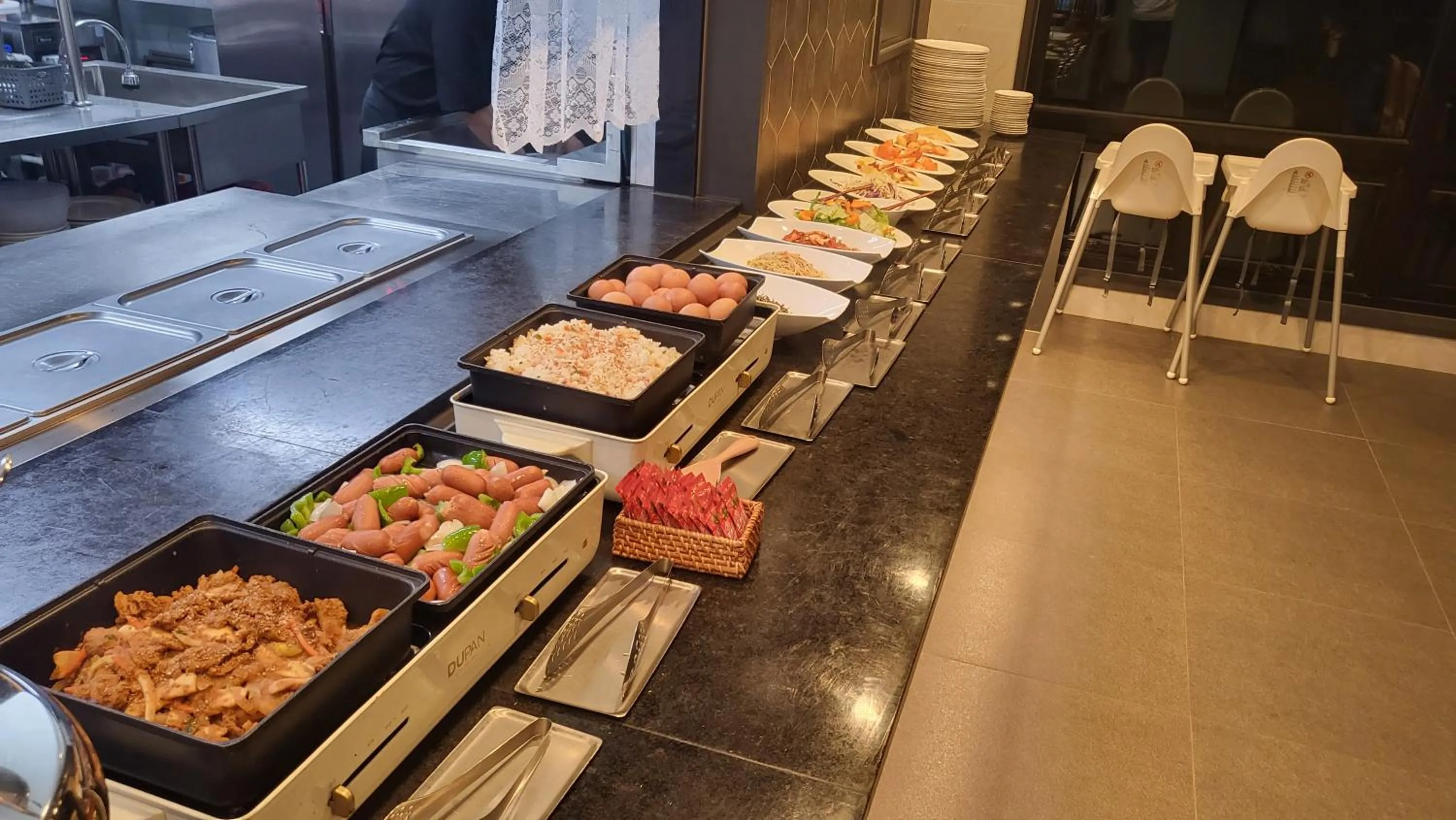 Restaurant/places to eat in Hotel Demer Mokpo