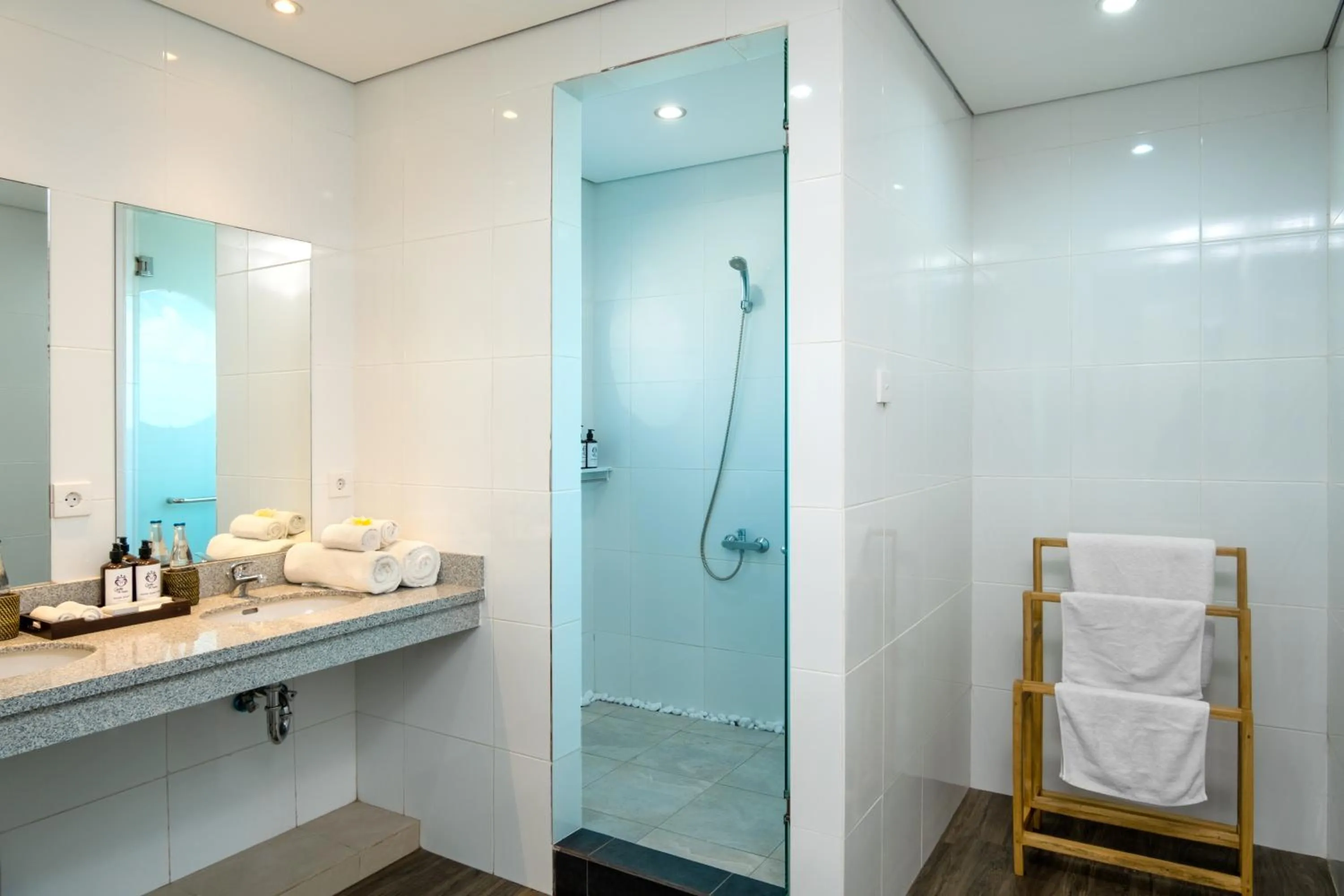 Shower in Graha Wiyata