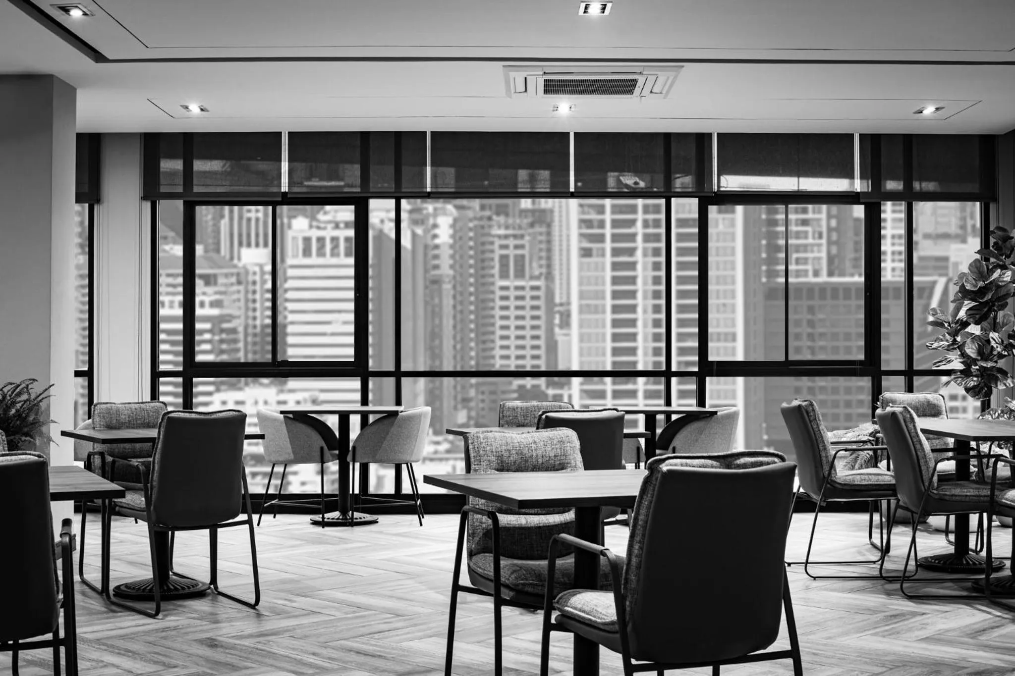 Restaurant/places to eat in SAM E Hotel Bangkok Sathorn