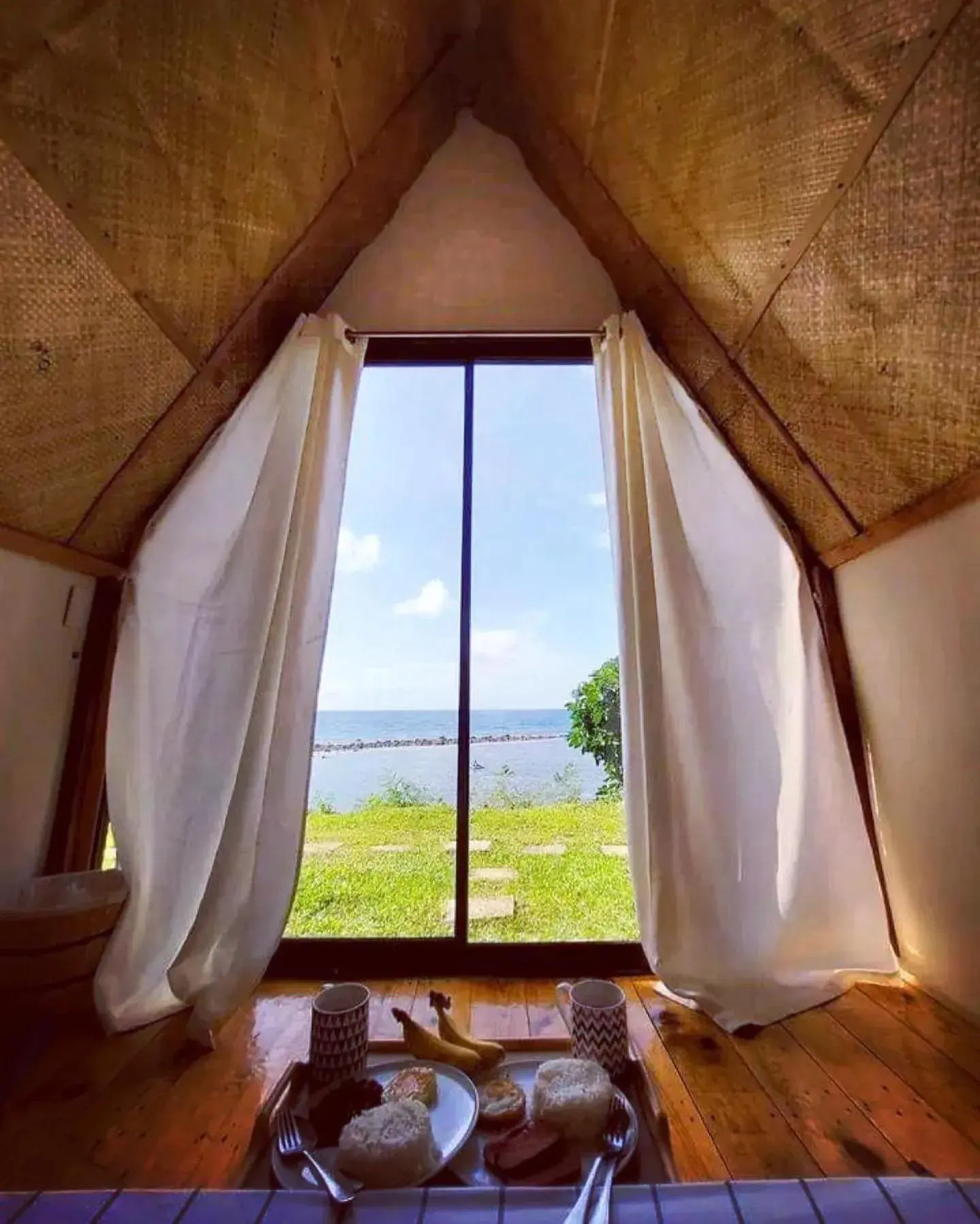 Double Room in Casay Beach Huts by HiveRooms Double Room in Casay Beach Huts by HiveRooms