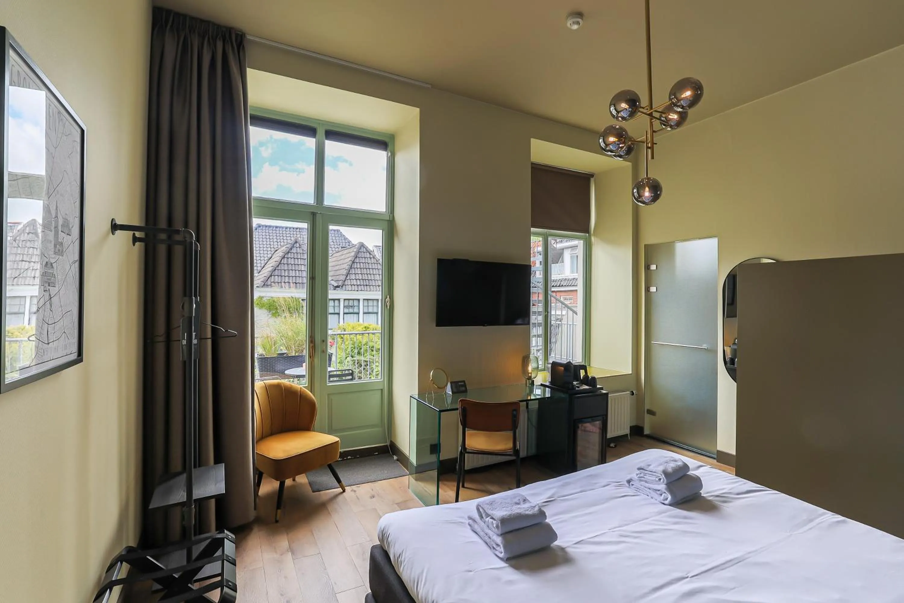 Shower, Bed in Hotel Corps de Garde