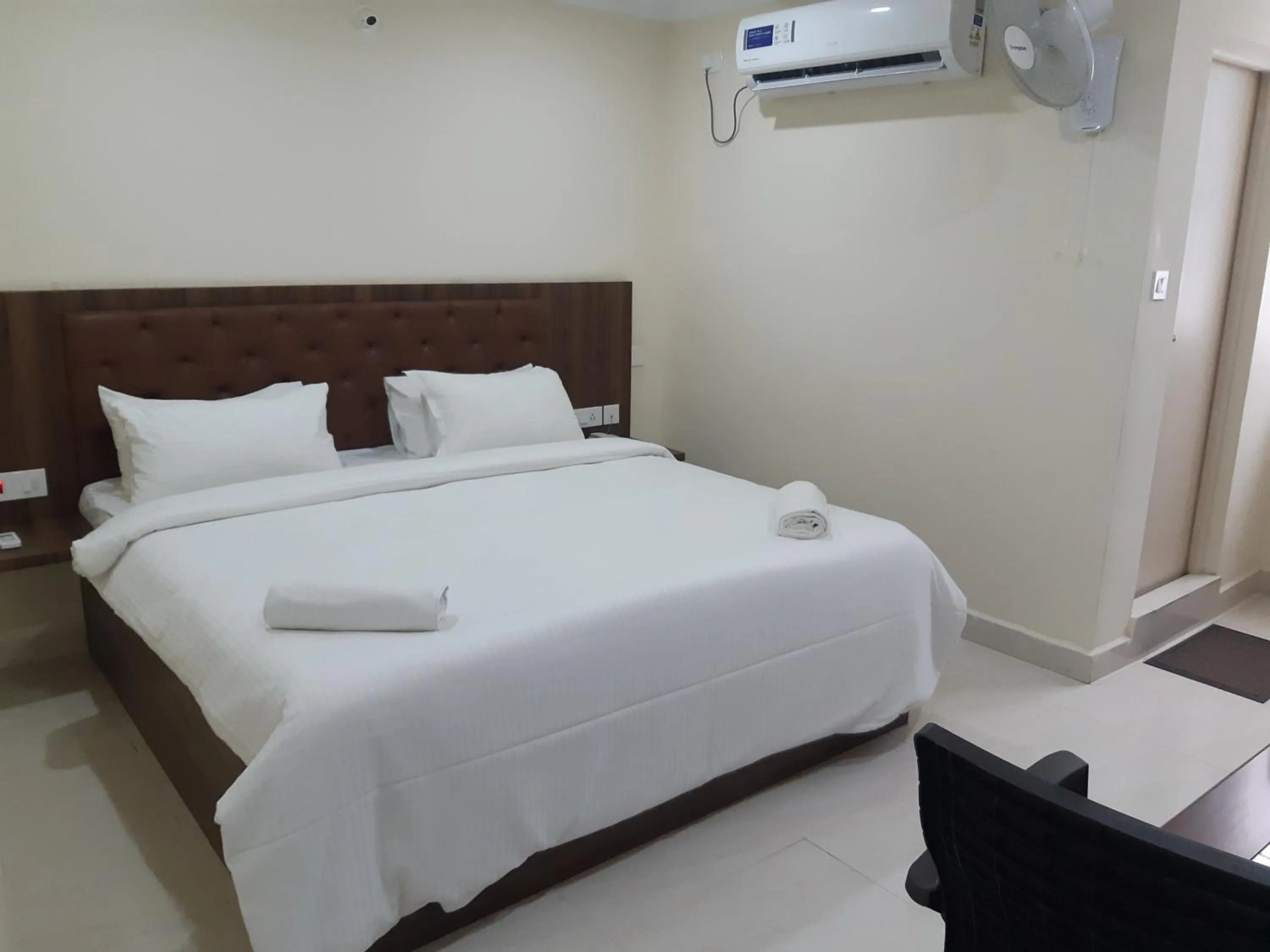 TV and multimedia, Bed in CNR Residency, Madanapalle