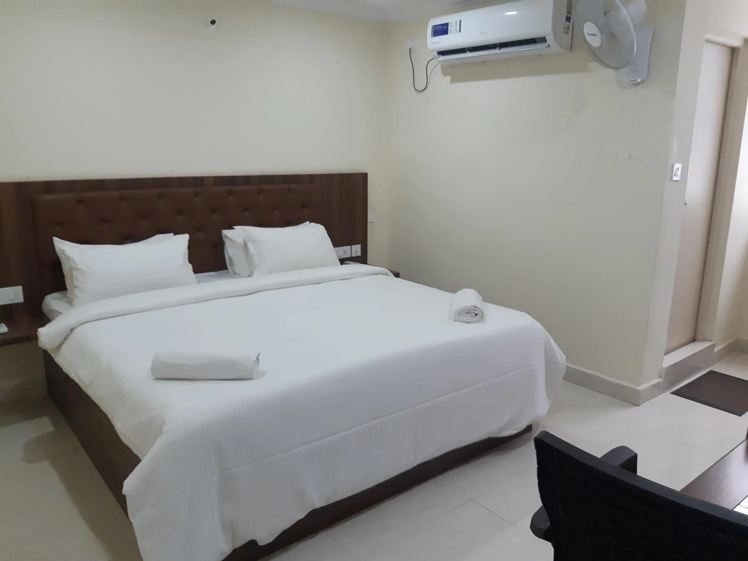 TV and multimedia, Bed in CNR Residency, Madanapalle