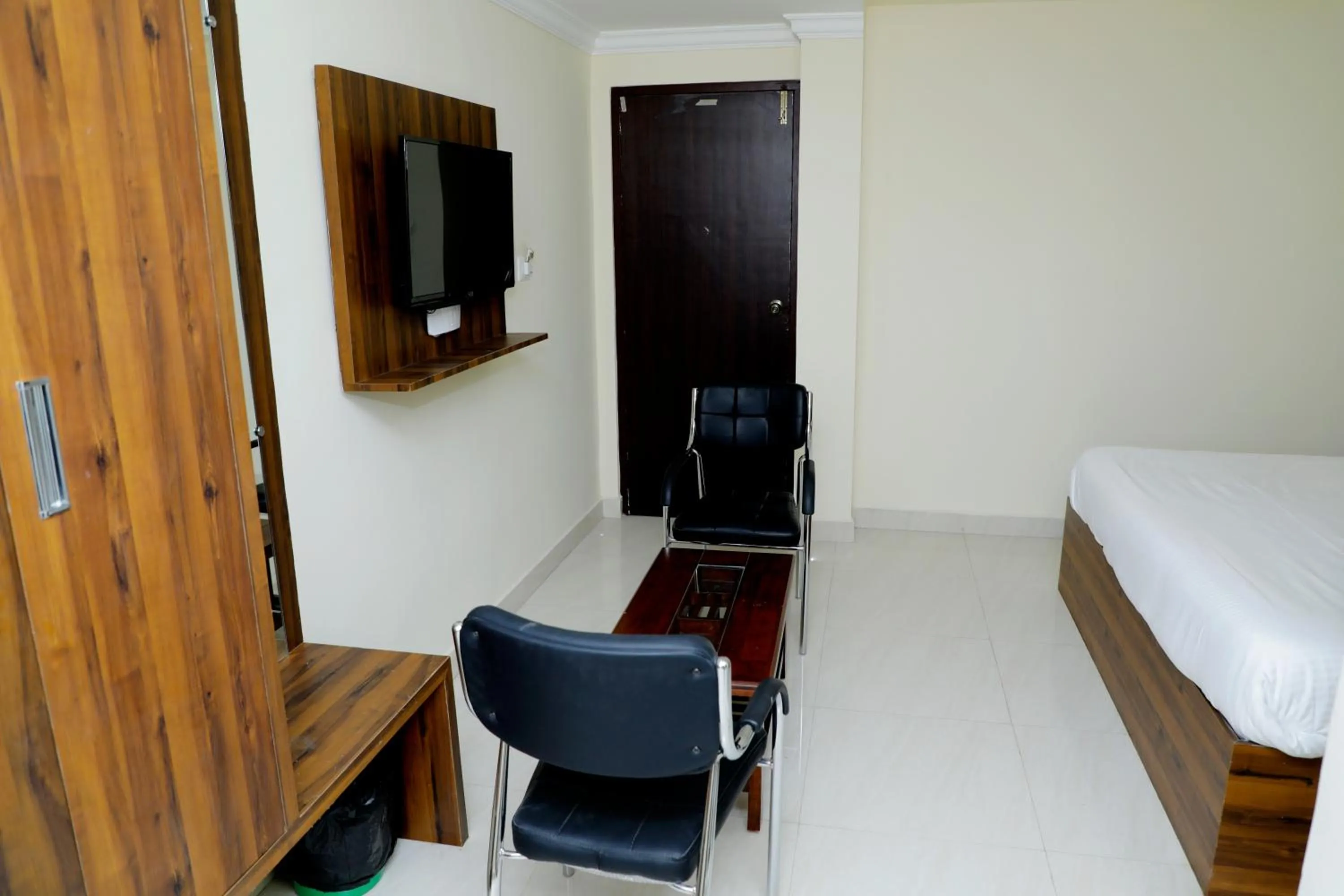 TV and multimedia, Bed in CNR Residency, Madanapalle