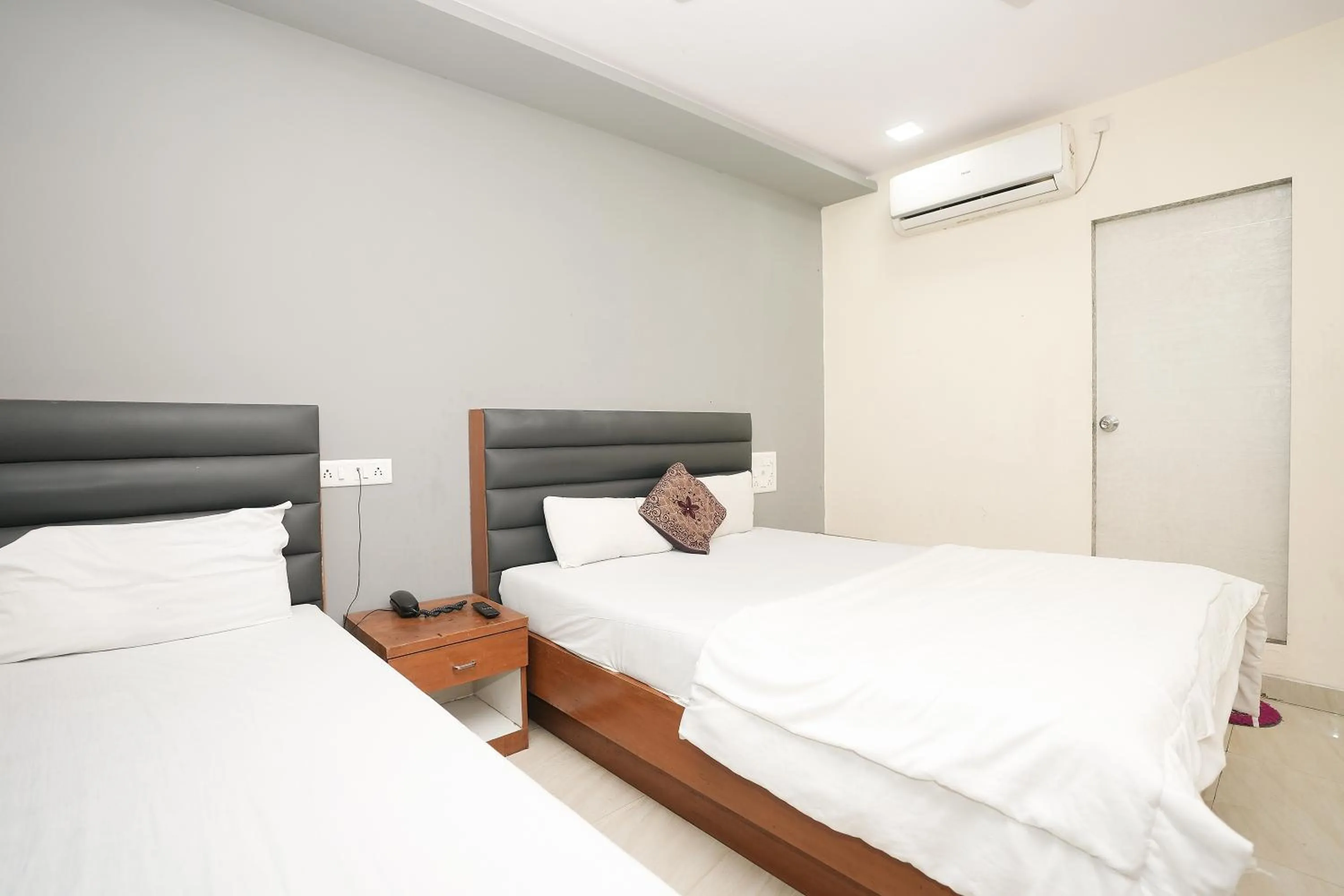 Bedroom, Bed in Hotel Royal Aqua