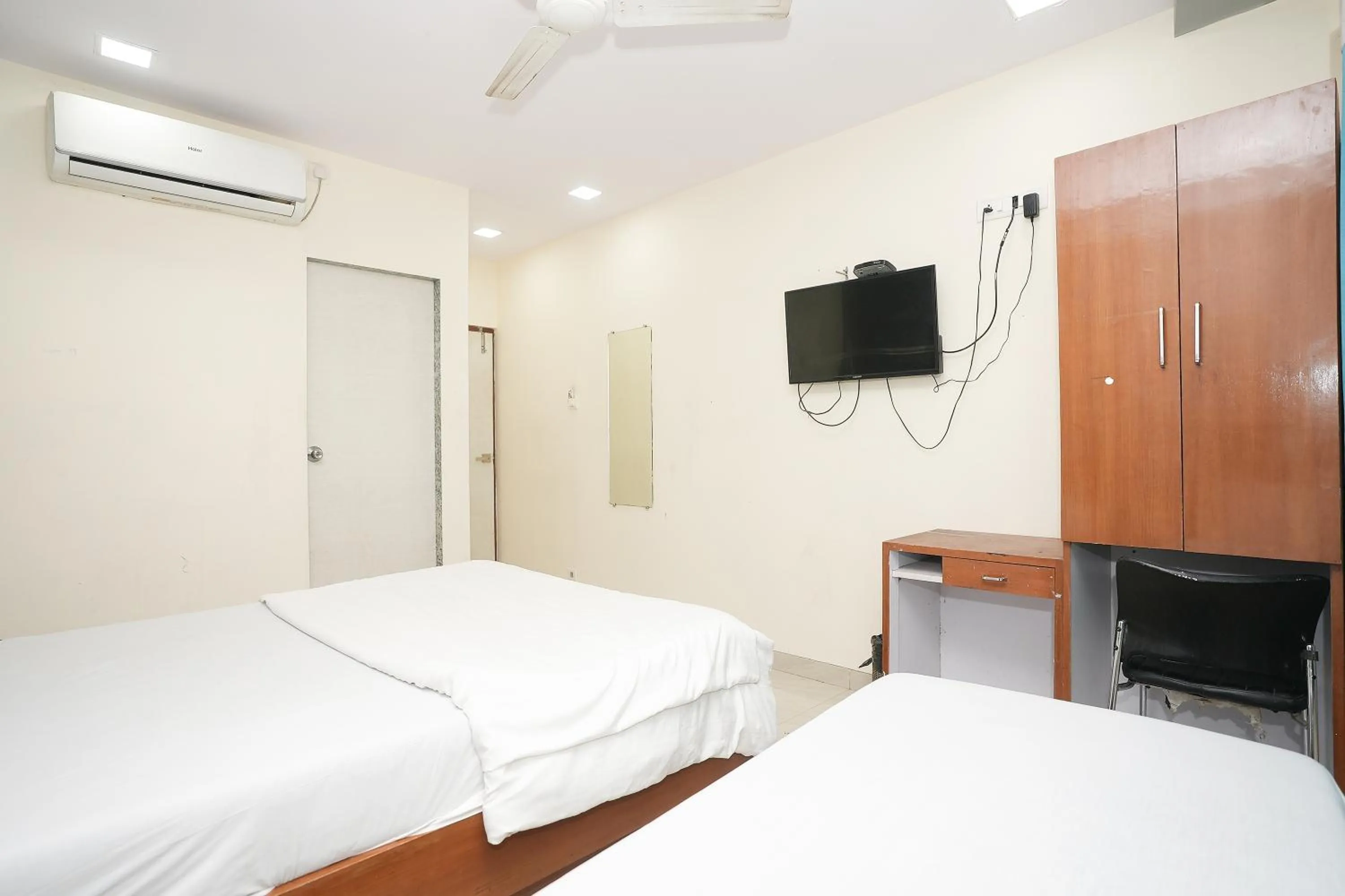 Bedroom, Bed in Hotel Royal Aqua