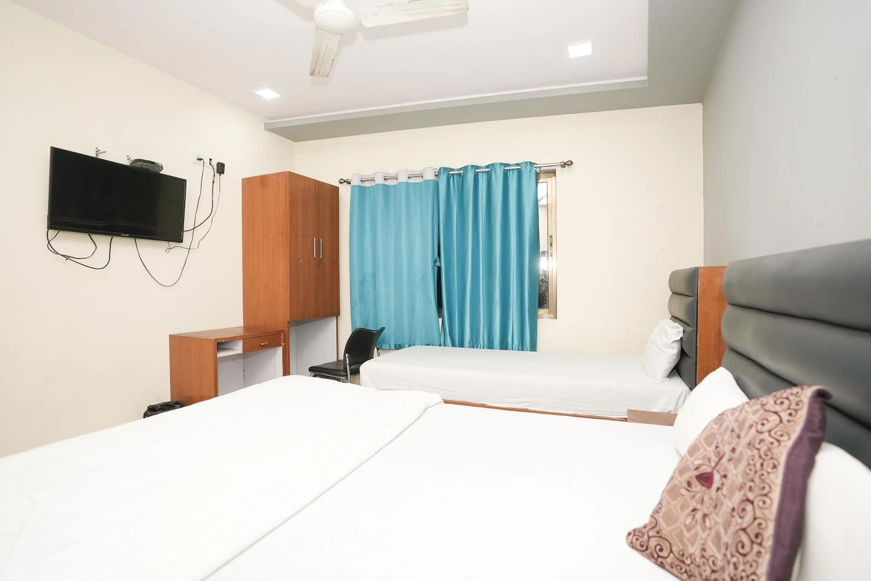 Bedroom, Bed in Hotel Royal Aqua