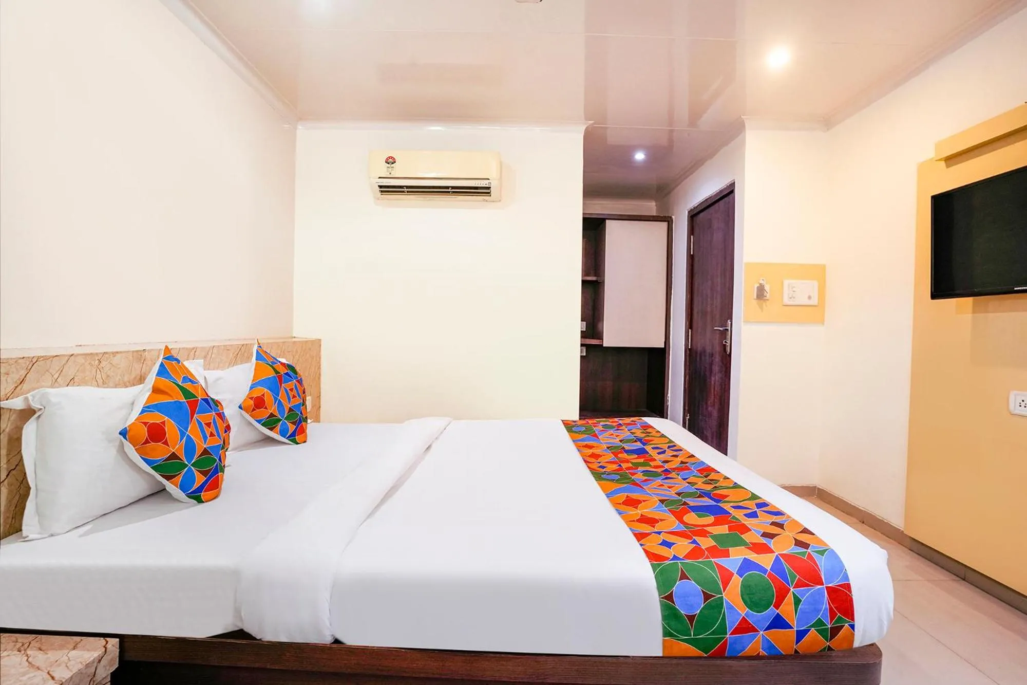 Bed in Hotel O Everest Lodging Vashi