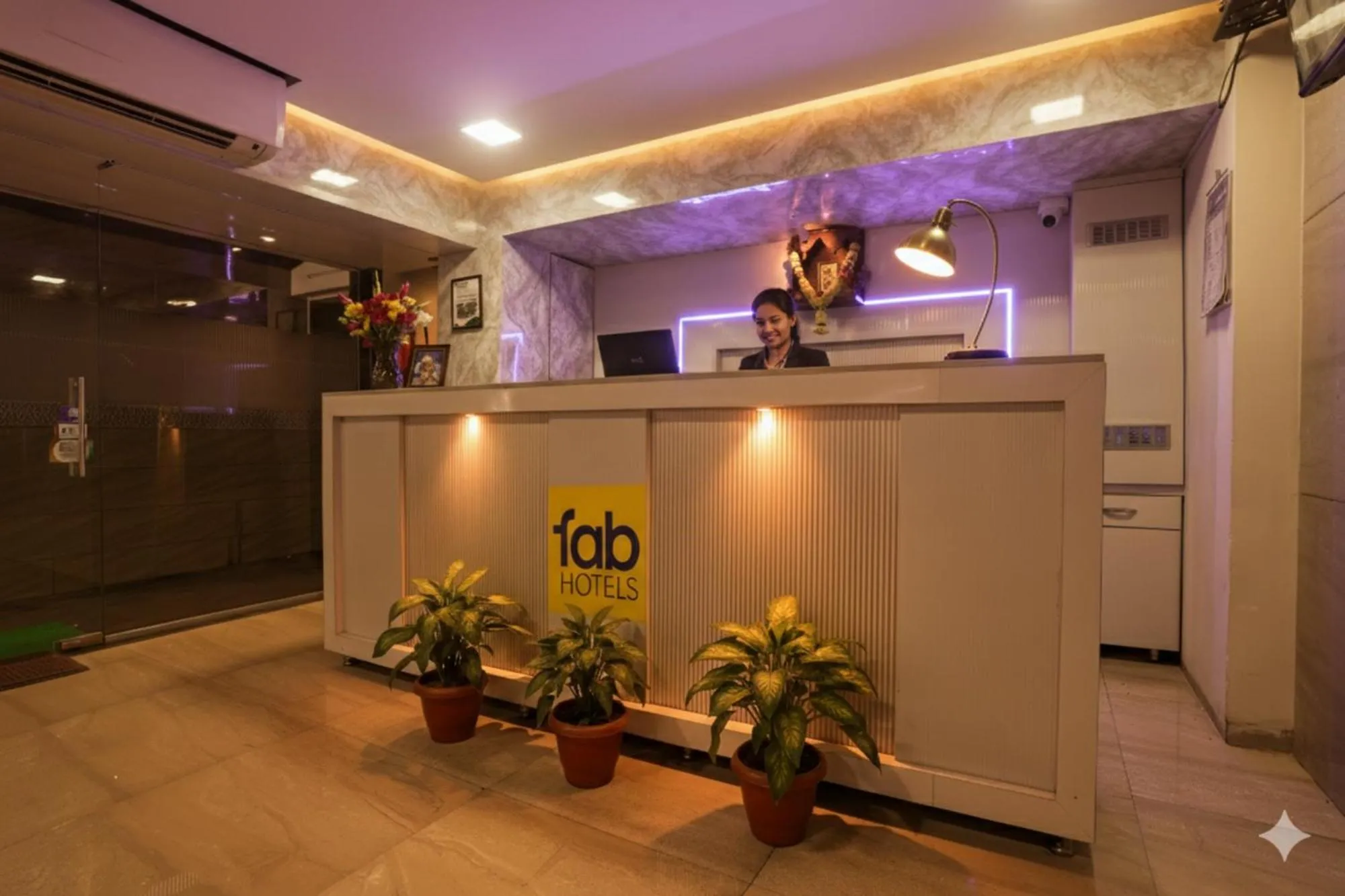 Lobby or reception in Hotel O Everest Lodging Vashi
