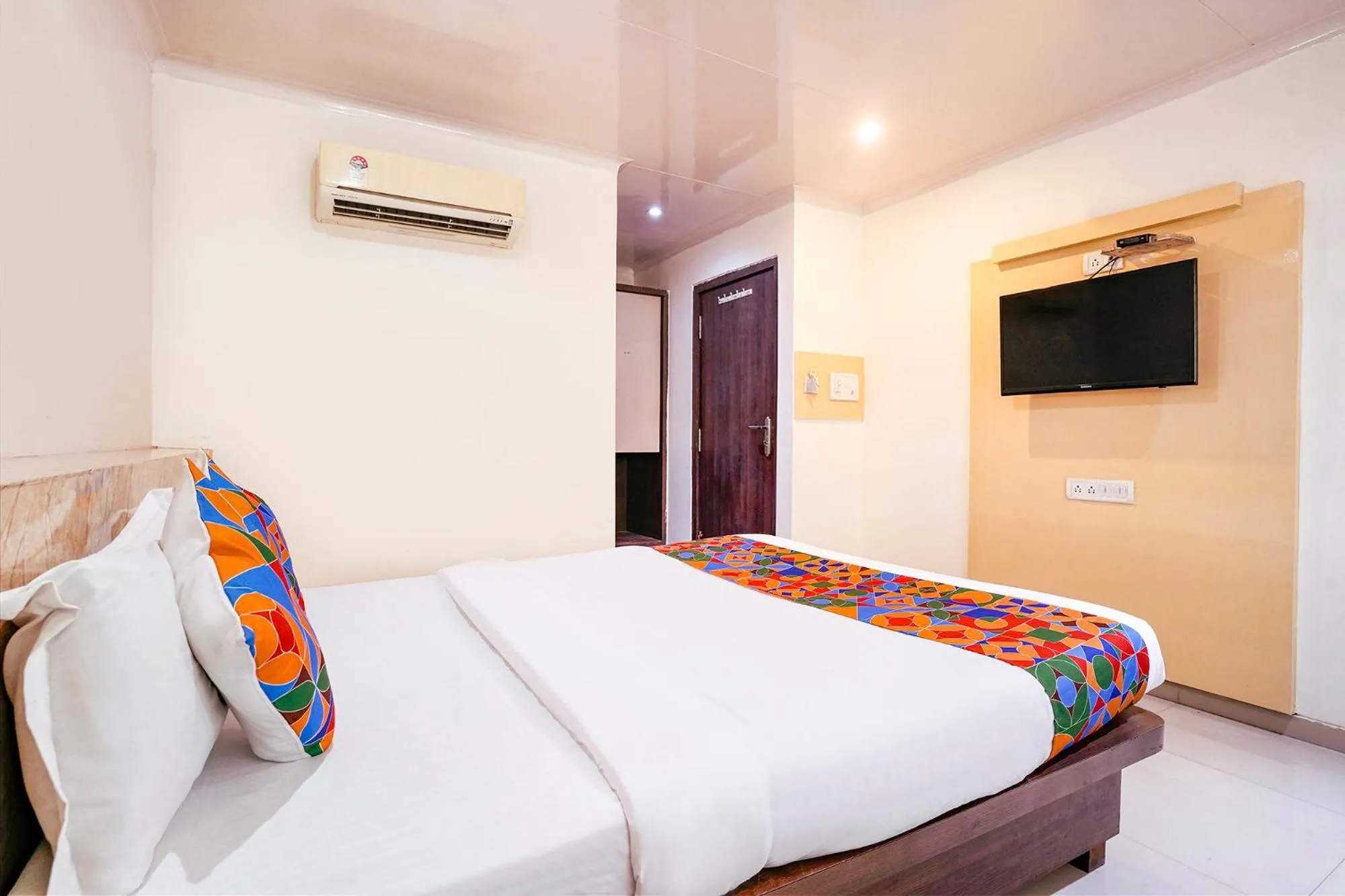 Bed in Hotel O Everest Lodging Vashi