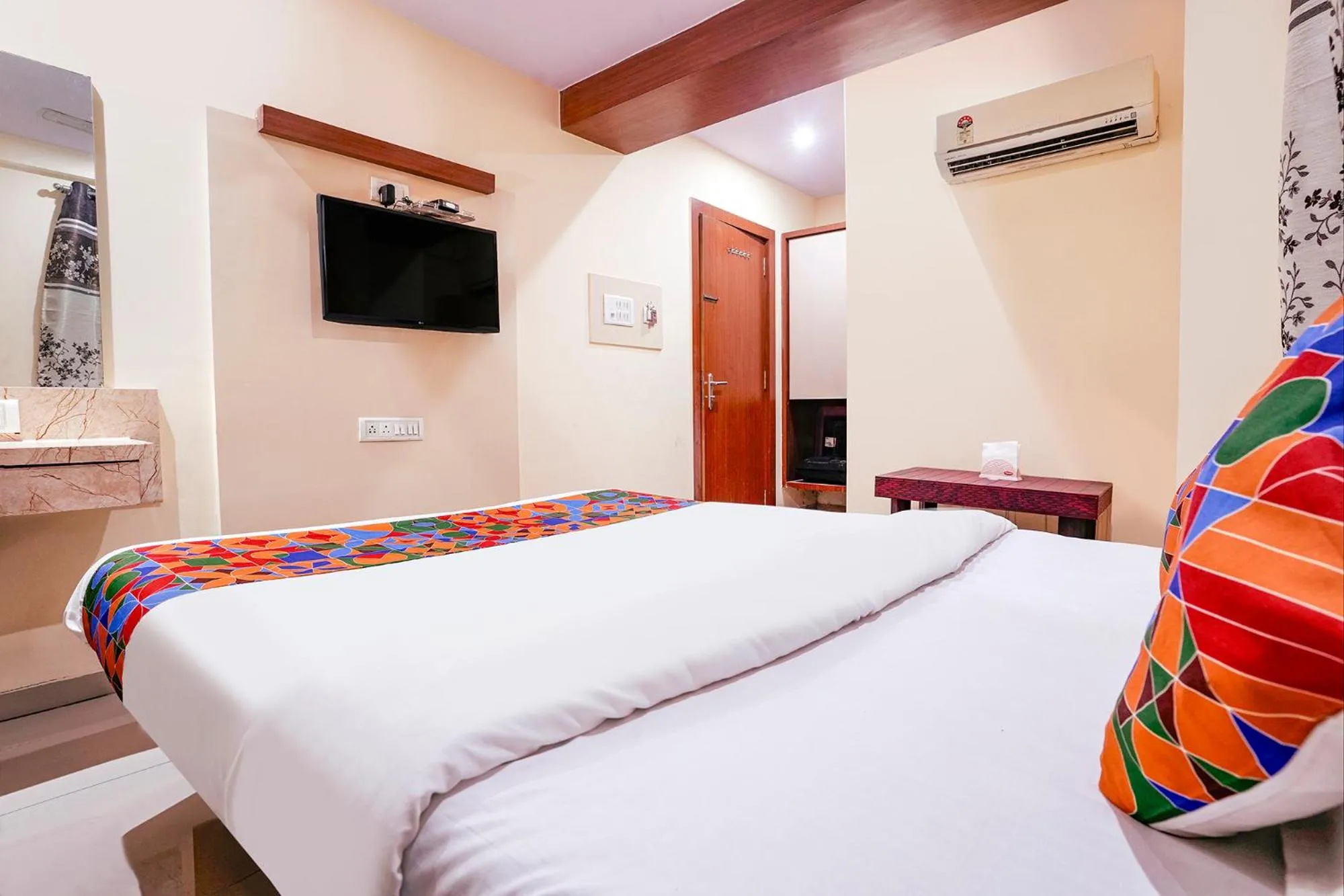 Bed in Hotel O Everest Lodging Vashi