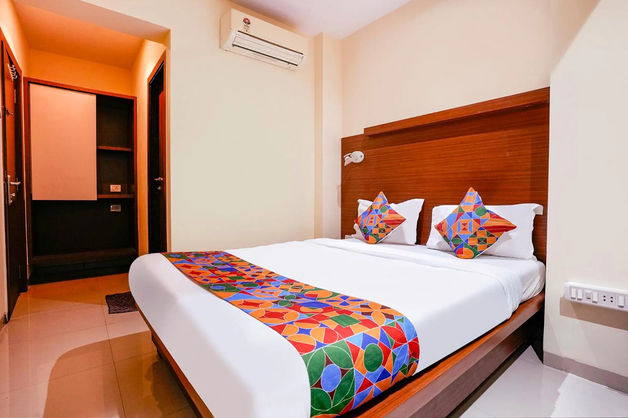 Bed in Hotel O Everest Lodging Vashi