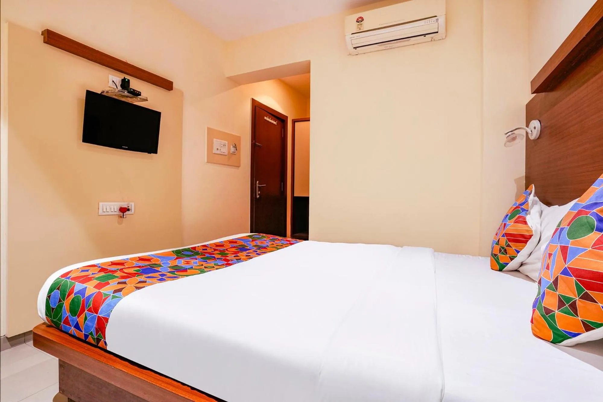 Bed in Hotel O Everest Lodging Vashi