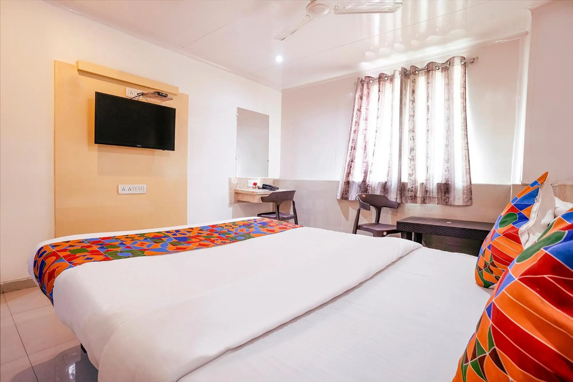 Bed in Hotel O Everest Lodging Vashi