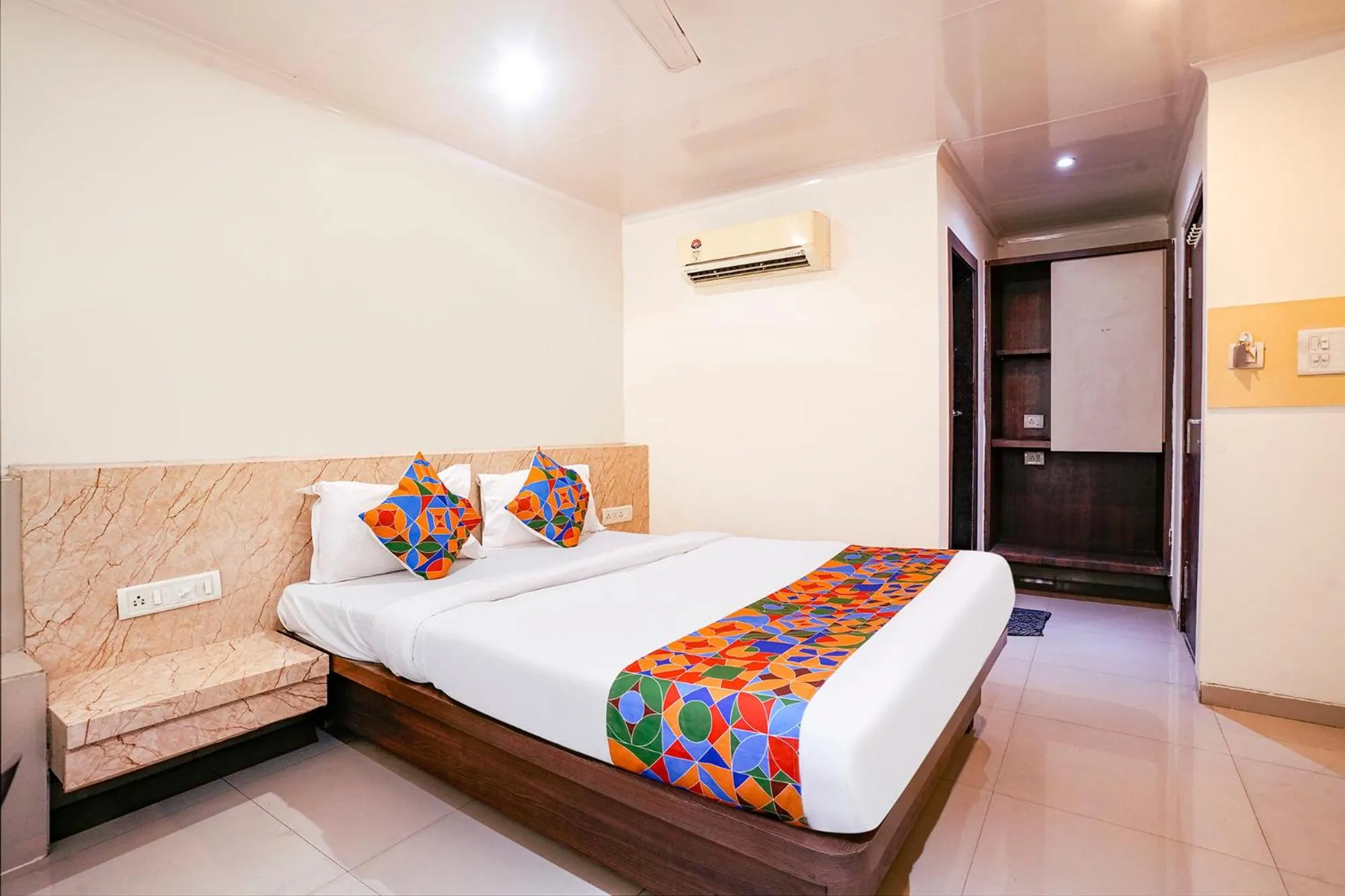 Bed in Hotel O Everest Lodging Vashi