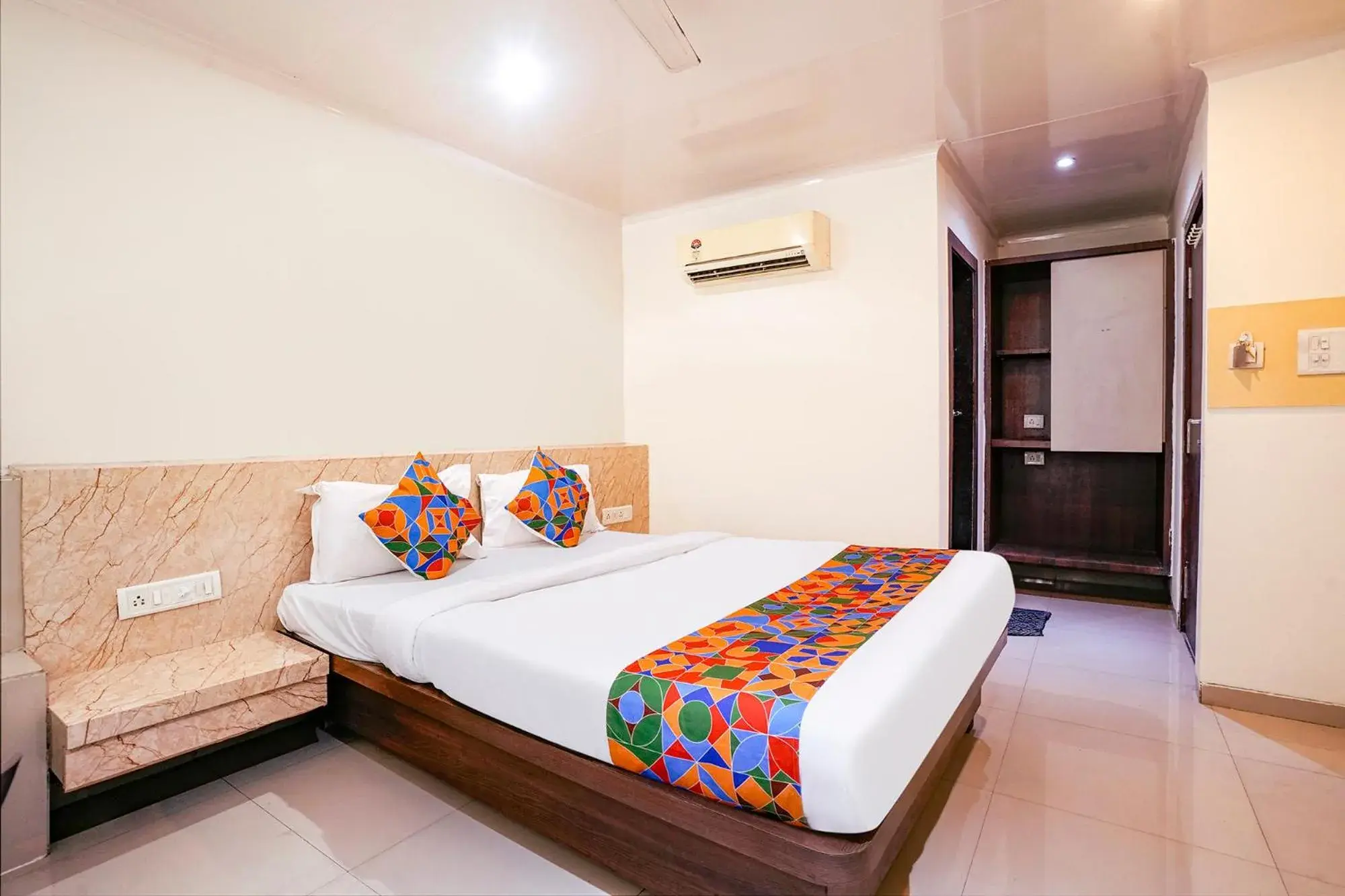 Deluxe Room - single occupancy in Hotel O Everest Lodging Vashi Deluxe Room - single occupancy in Hotel O Everest Lodging Vashi