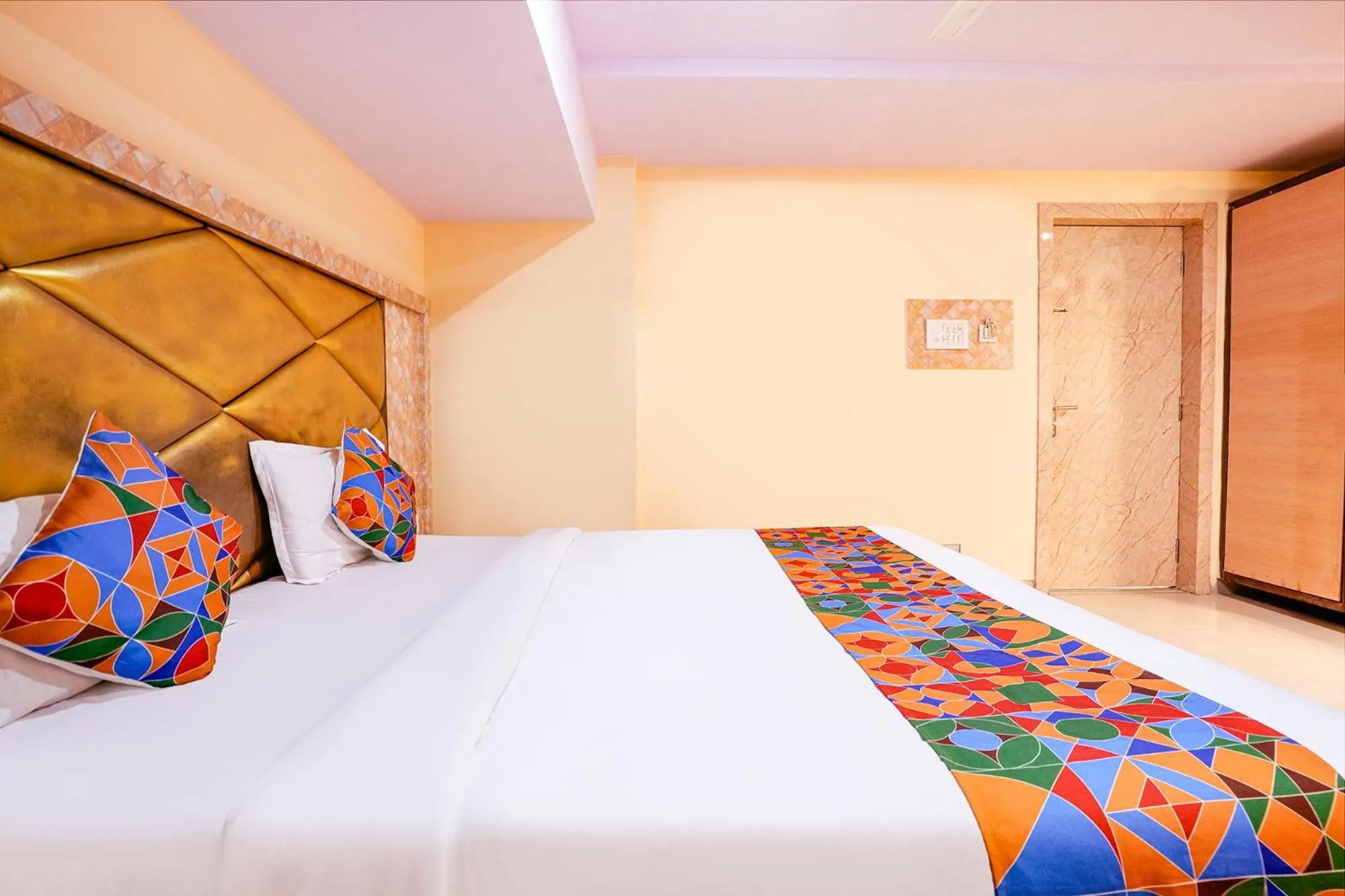 Bed in Hotel O Everest Lodging Vashi