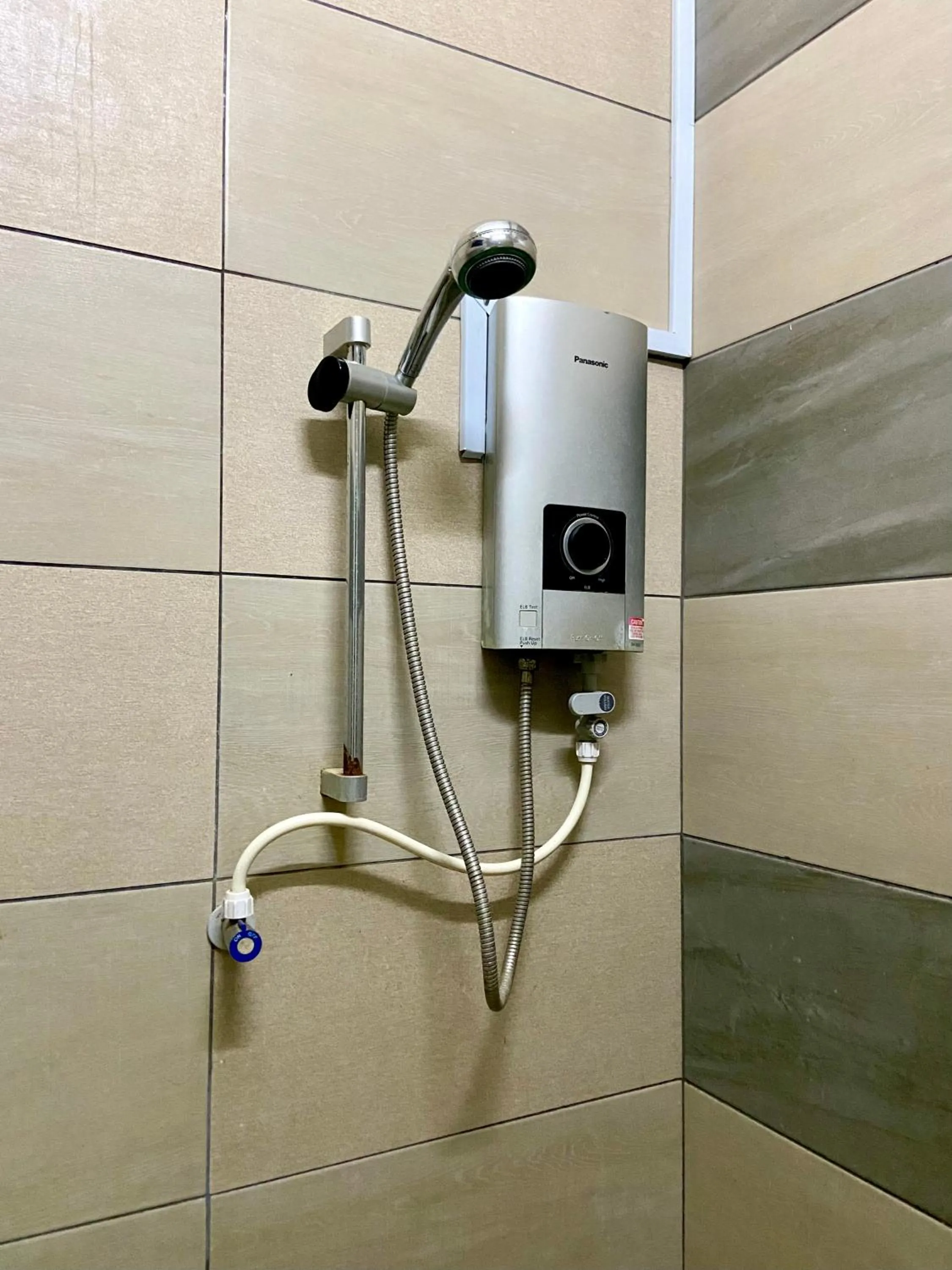 Shower in Padang Besar Green Inn