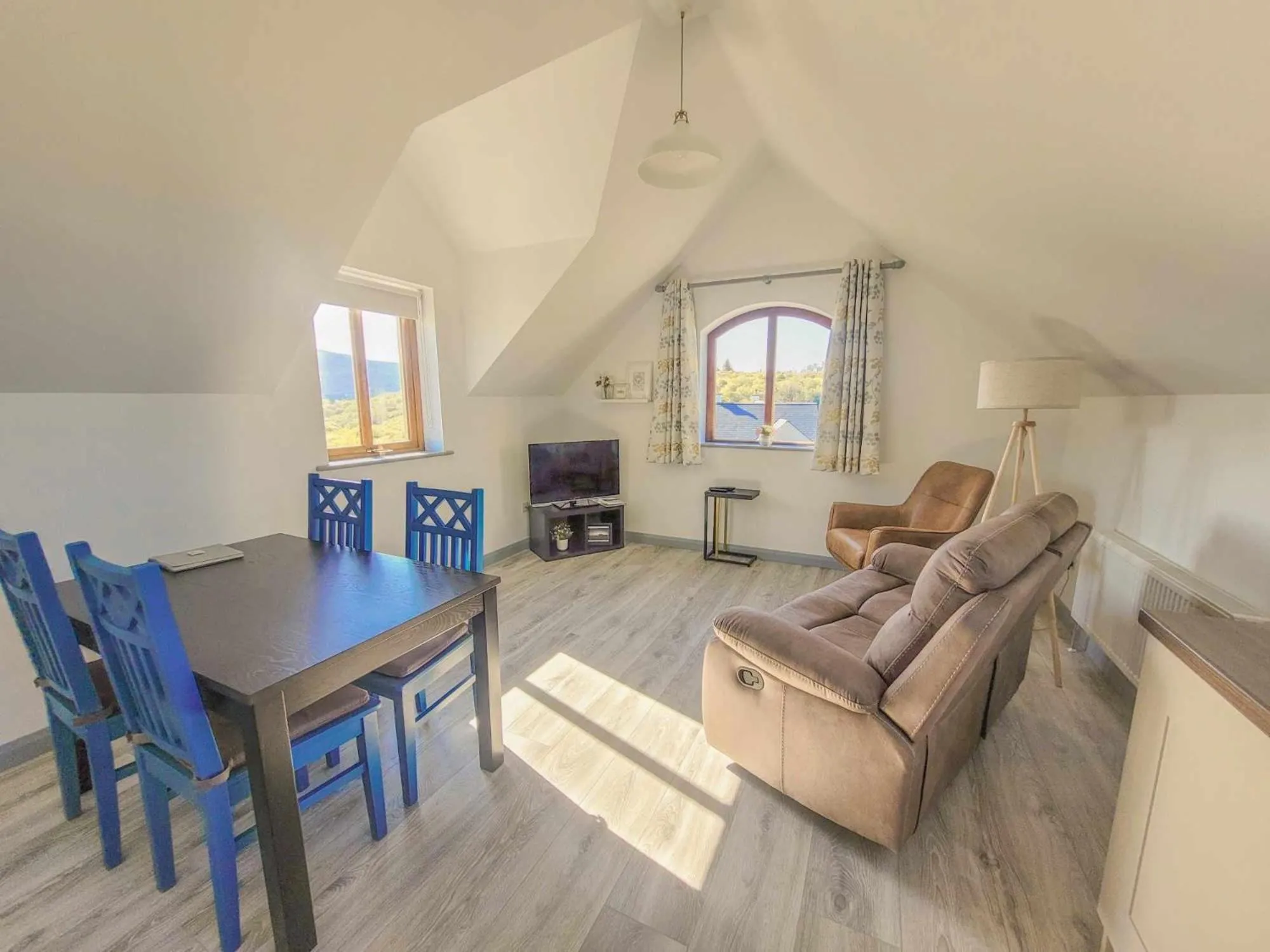 Seating area in Hazel View Apartment
