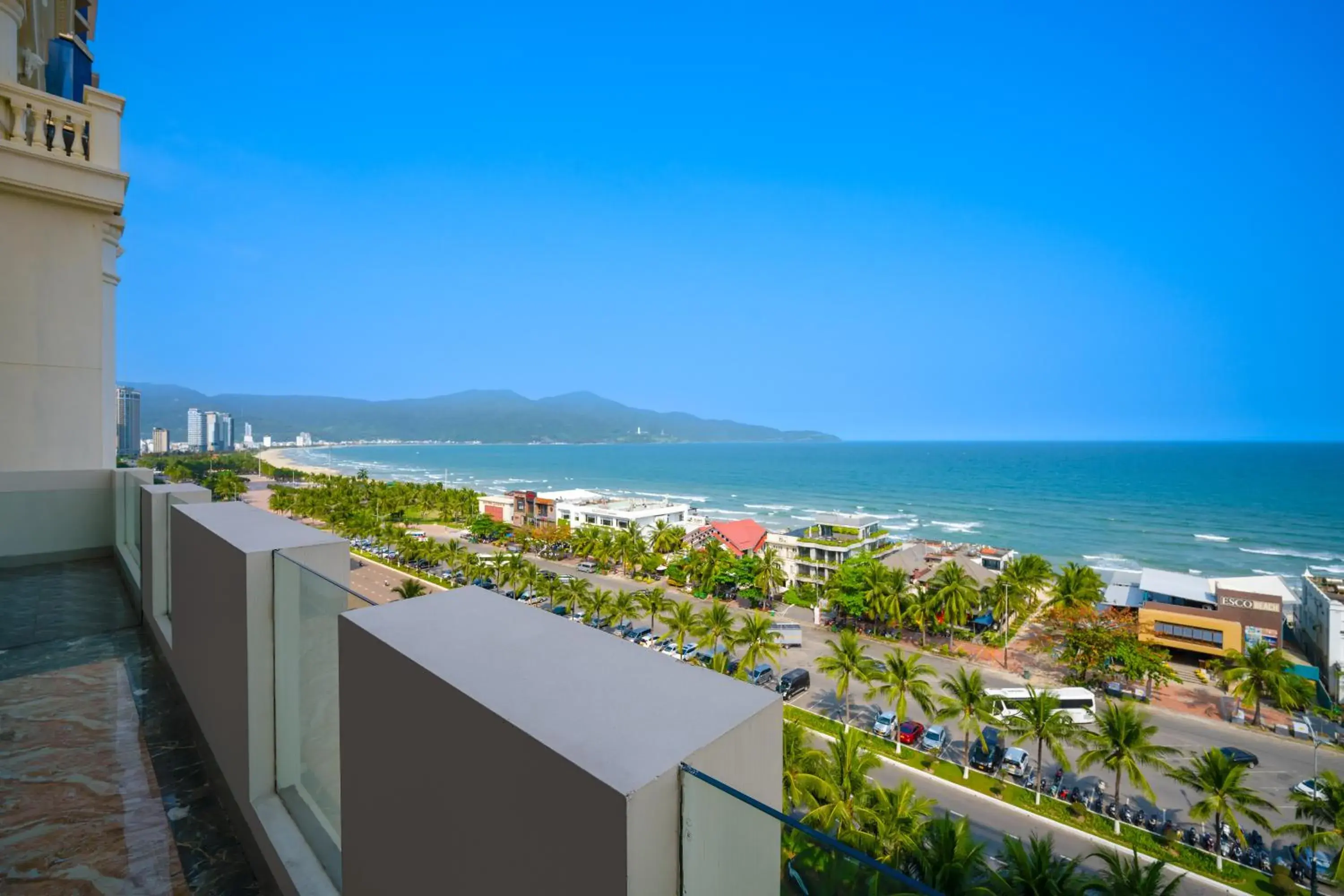 Quadruple Room with Sea View in SeaFront Hotel DaNang Quadruple Room with Sea View in SeaFront Hotel DaNang