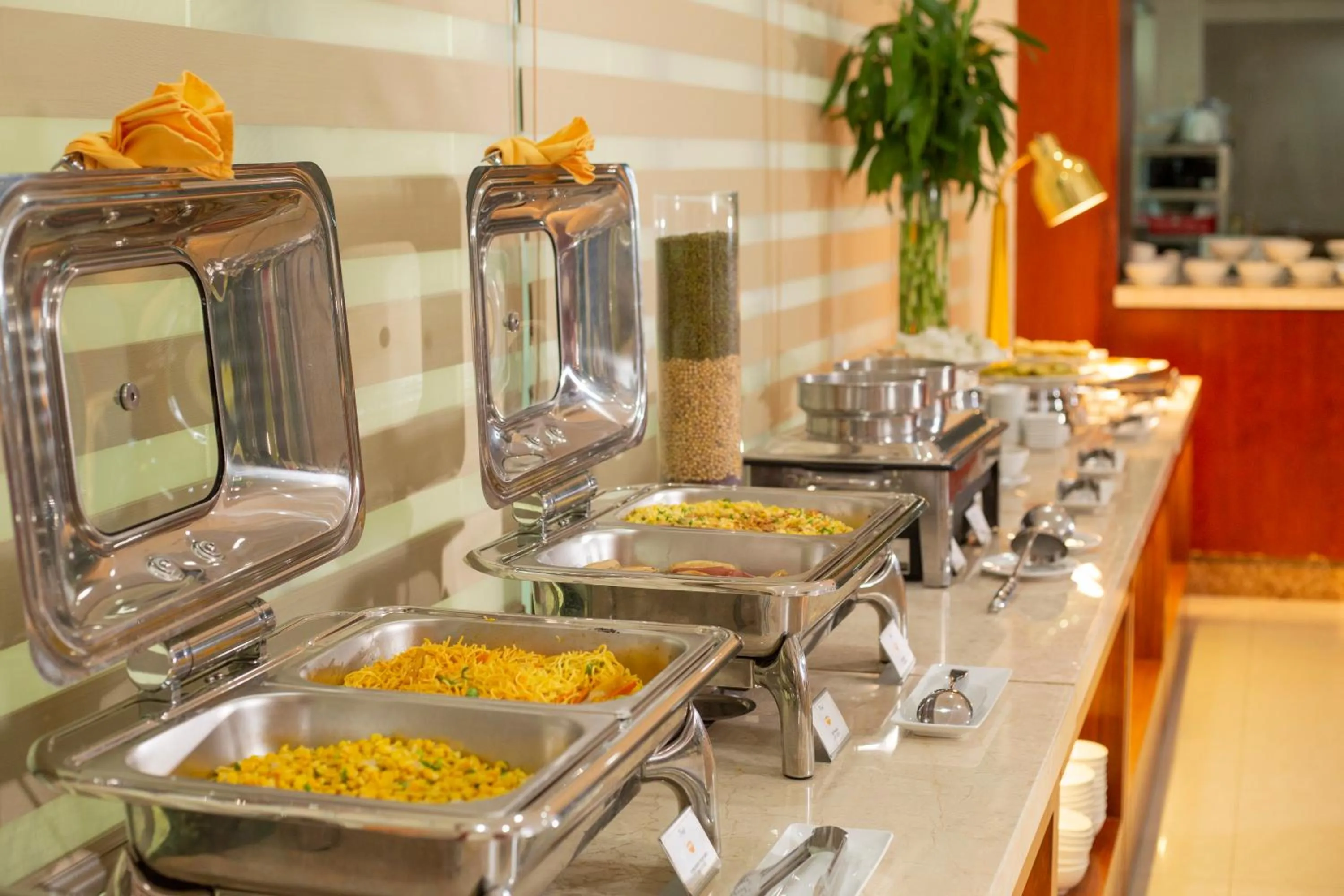 Restaurant/places to eat in SeaFront Hotel DaNang