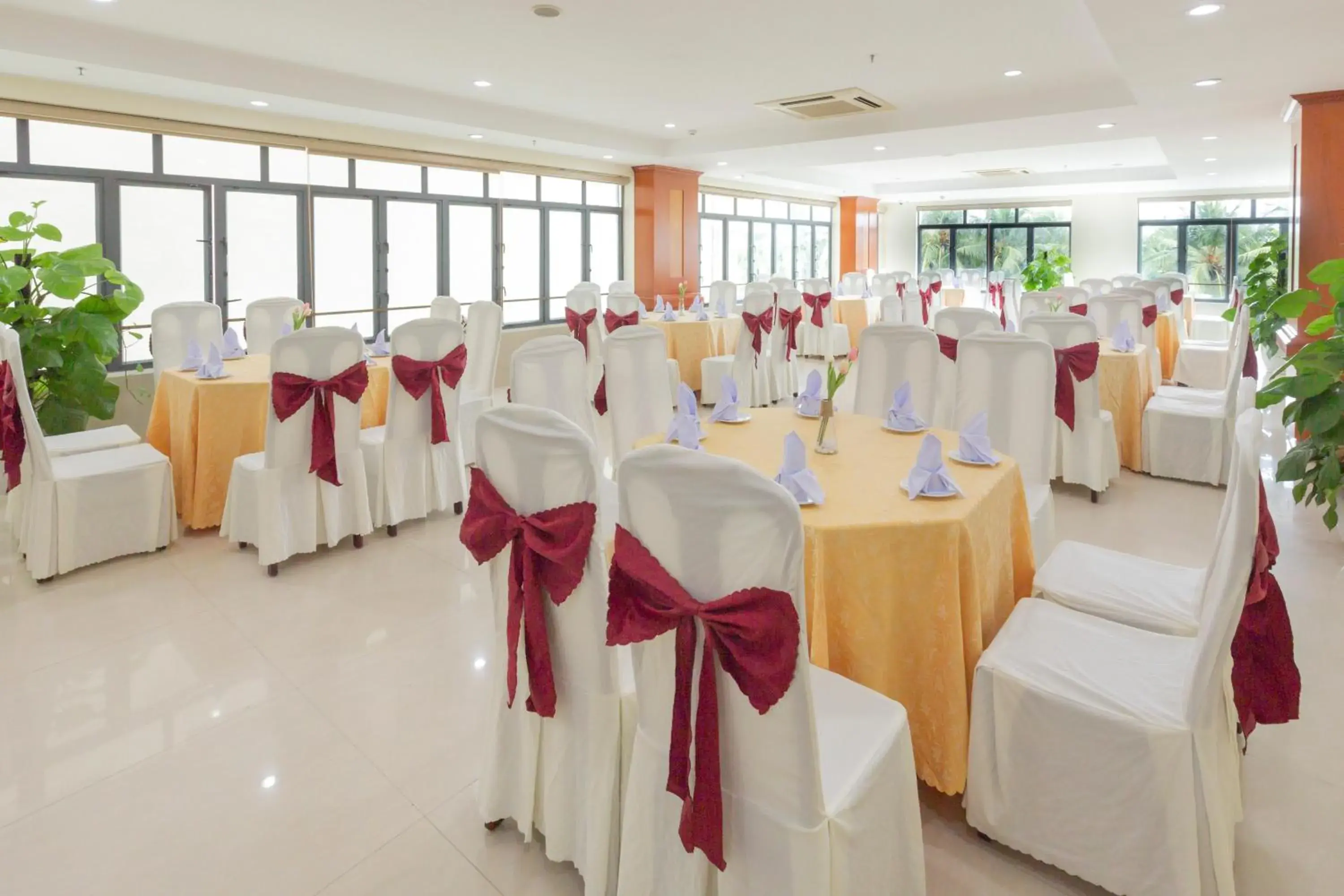 Restaurant/places to eat in SeaFront Hotel DaNang Restaurant/places to eat in SeaFront Hotel DaNang