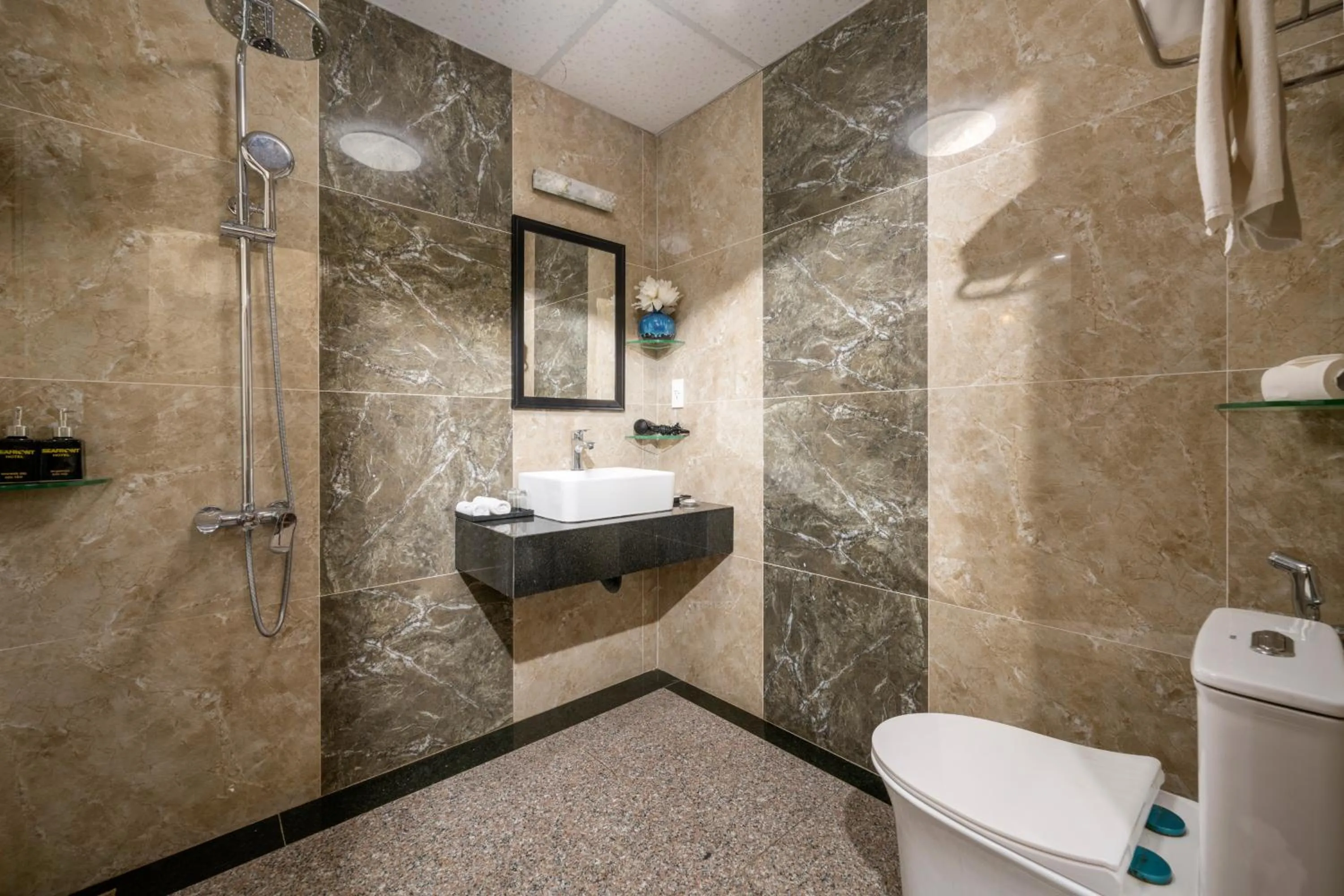 SeaFront Hotel DaNang