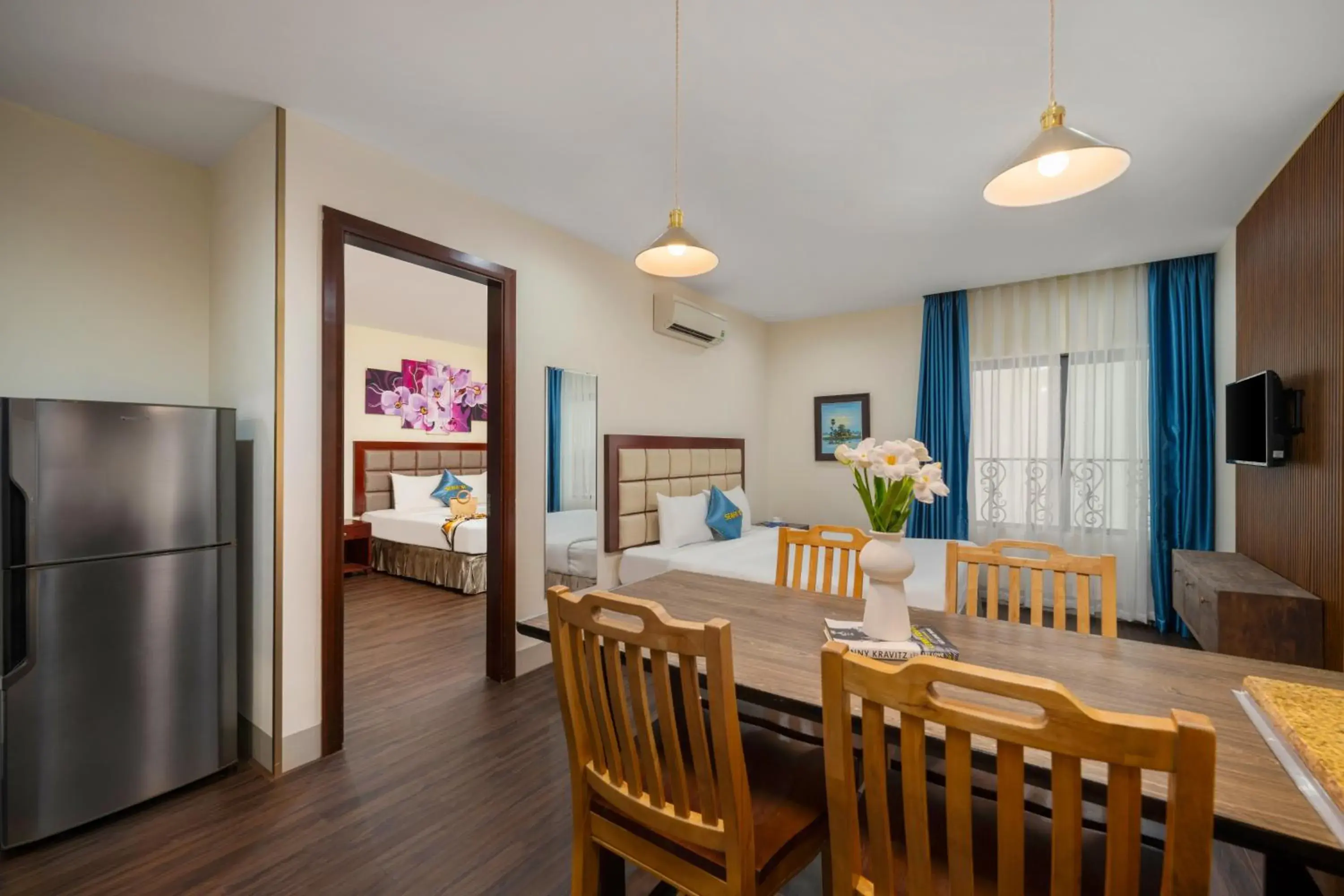 Quadruple Room with Bath - single occupancy in SeaFront Hotel DaNang Quadruple Room with Bath - single occupancy in SeaFront Hotel DaNang