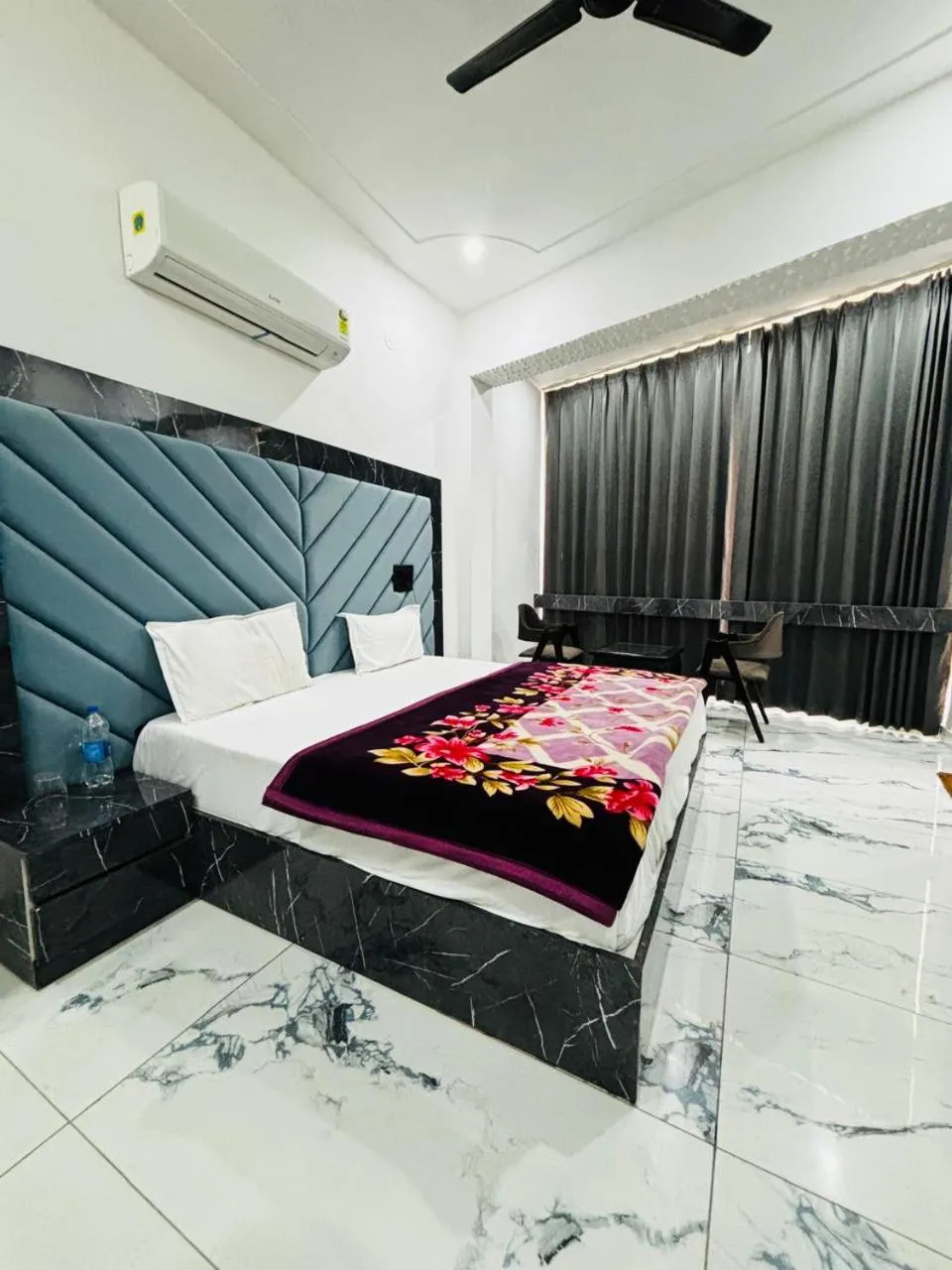 Bed in Hotel Amaresh
