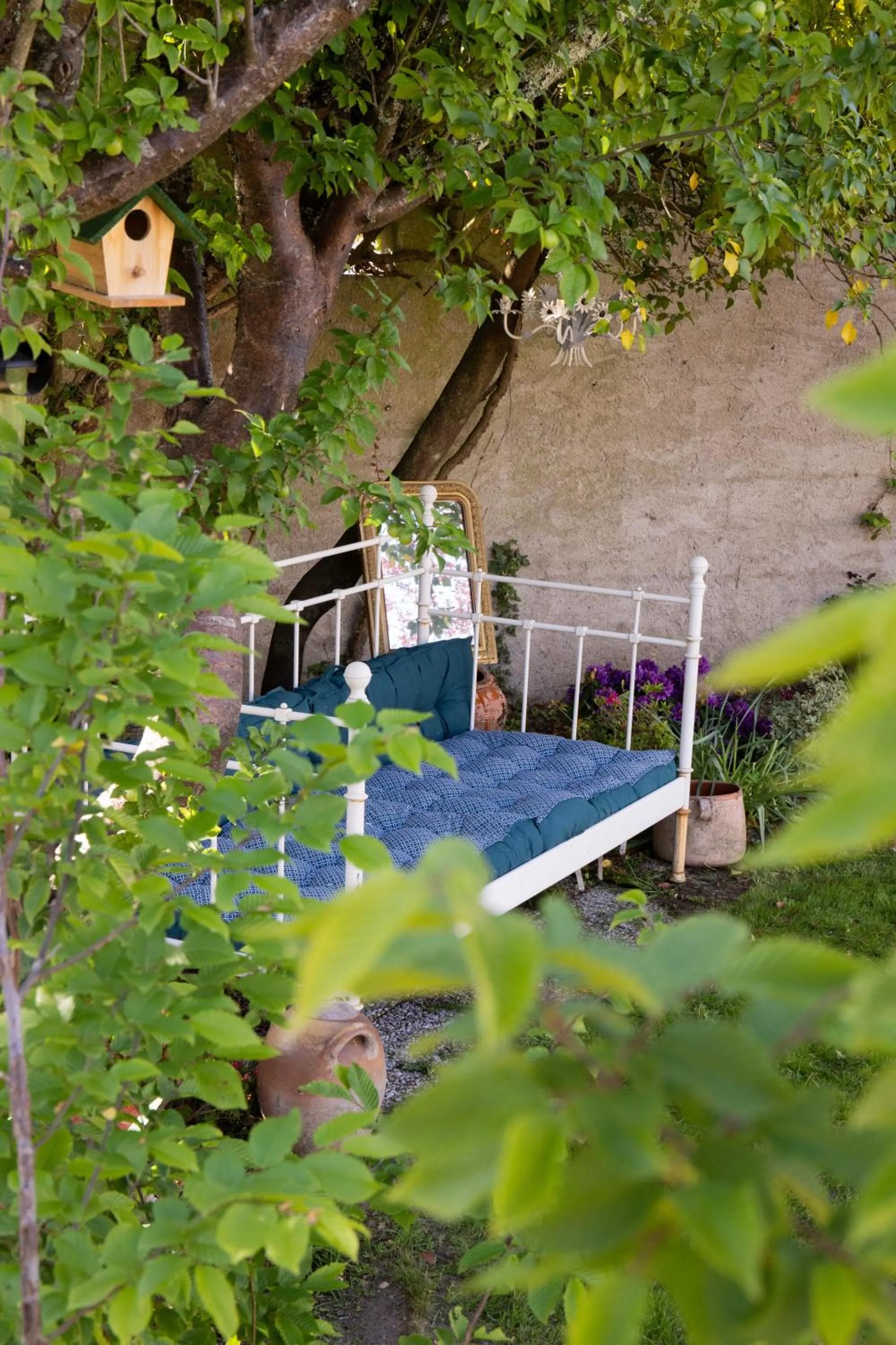 Garden in Maison et table d'hôtes Le Camélia Blanc