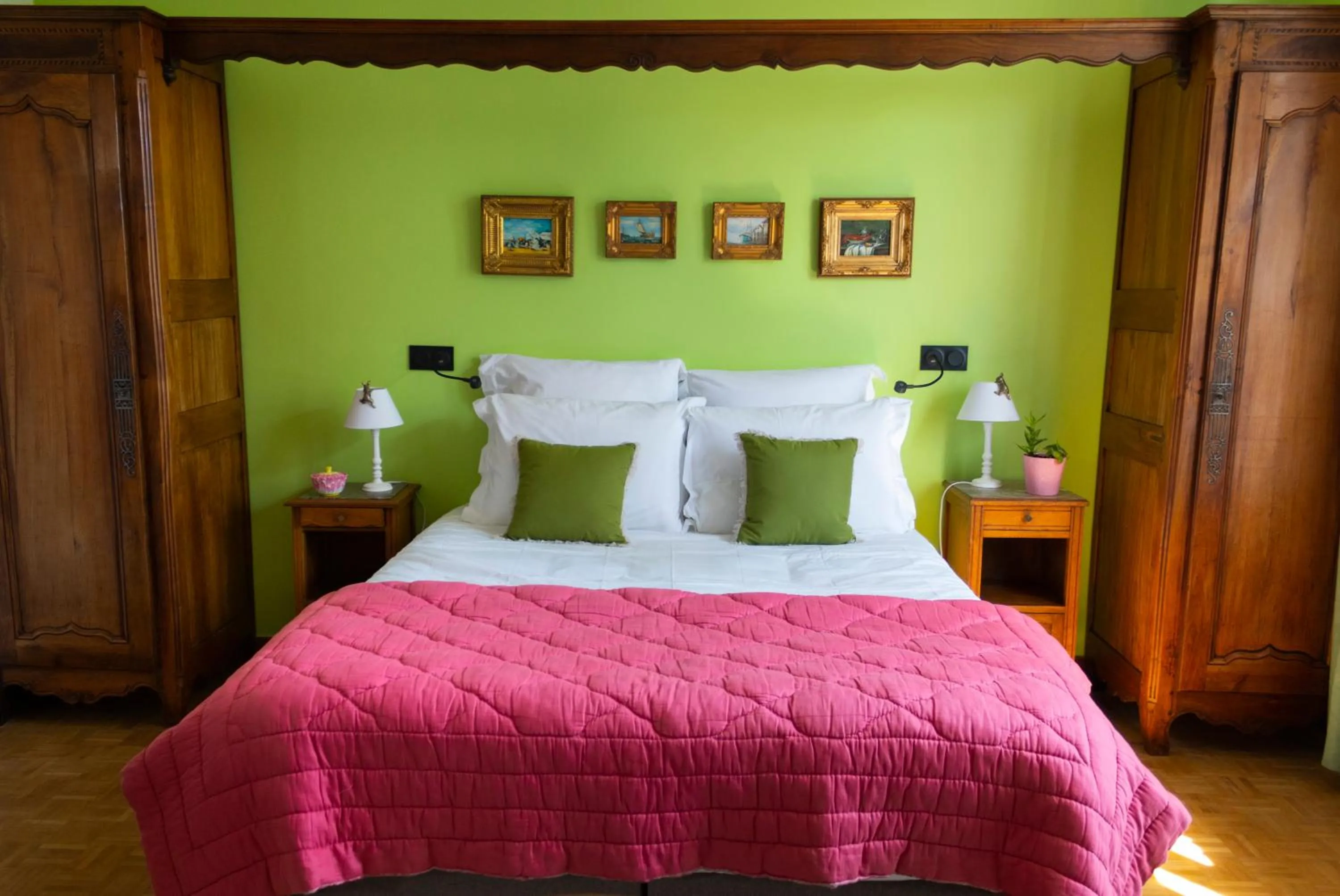 Bedroom, Bed in Maison et table d'hôtes Le Camélia Blanc