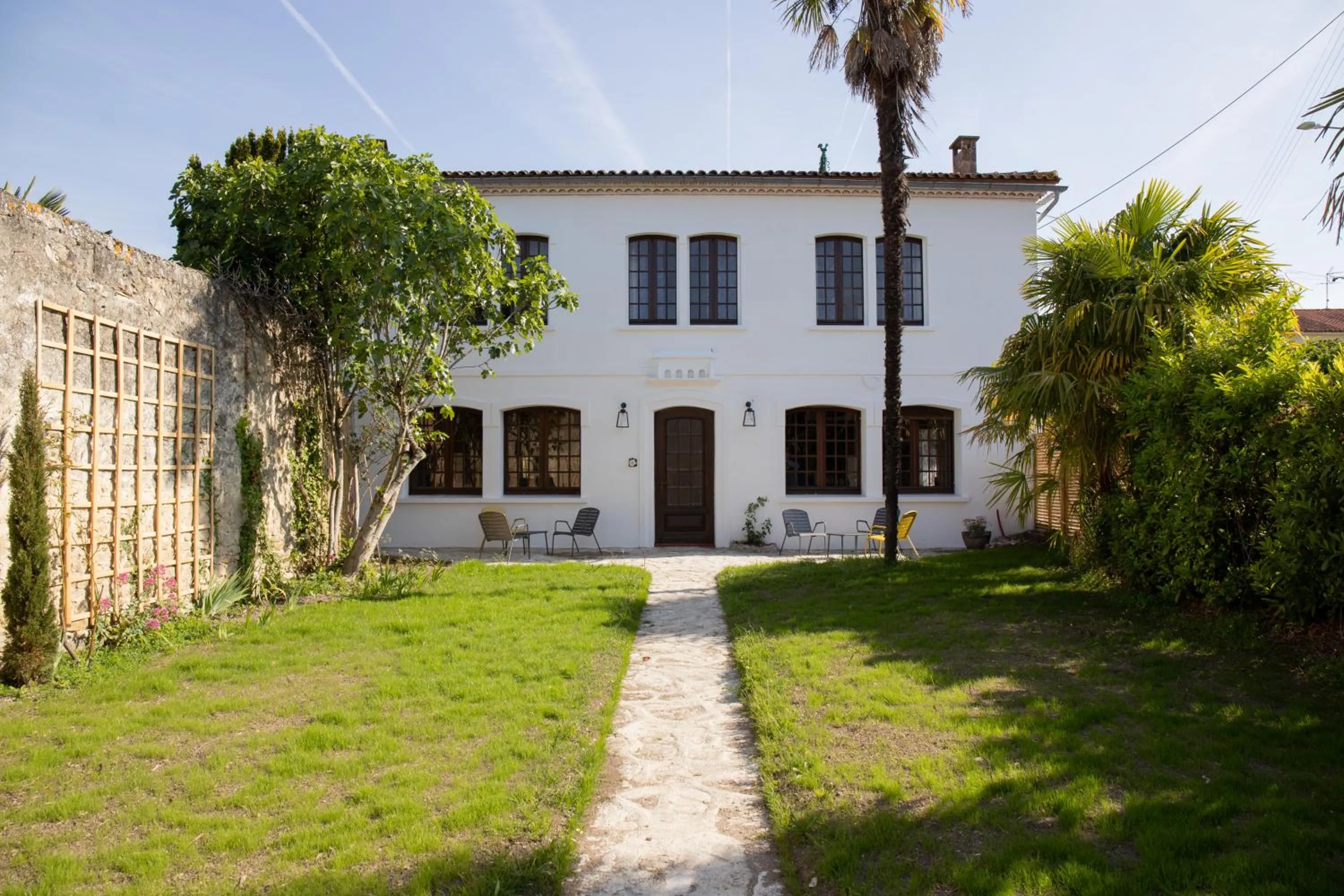 Property building in Maison et table d'hôtes Le Camélia Blanc