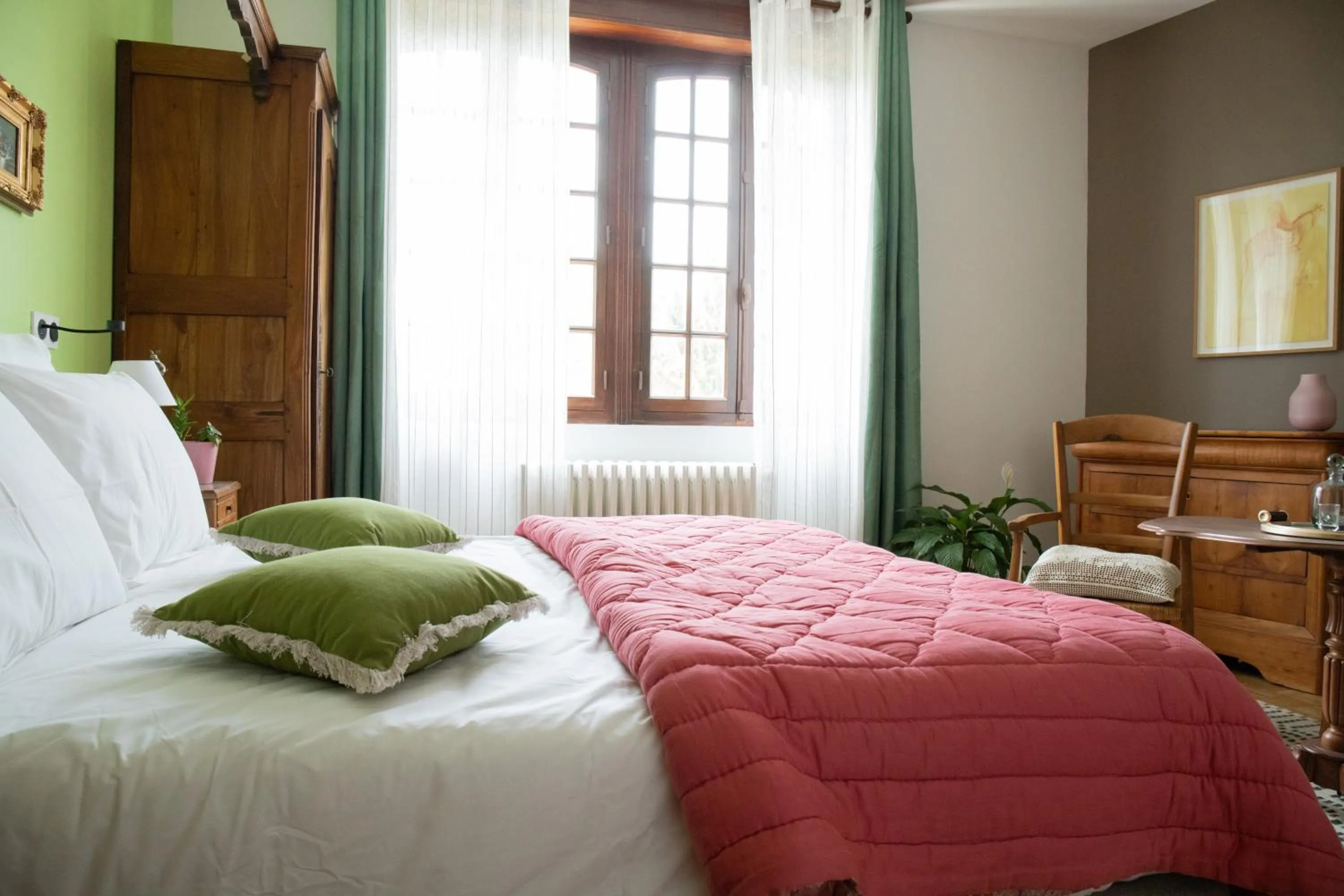 Bedroom, Bed in Maison et table d'hôtes Le Camélia Blanc