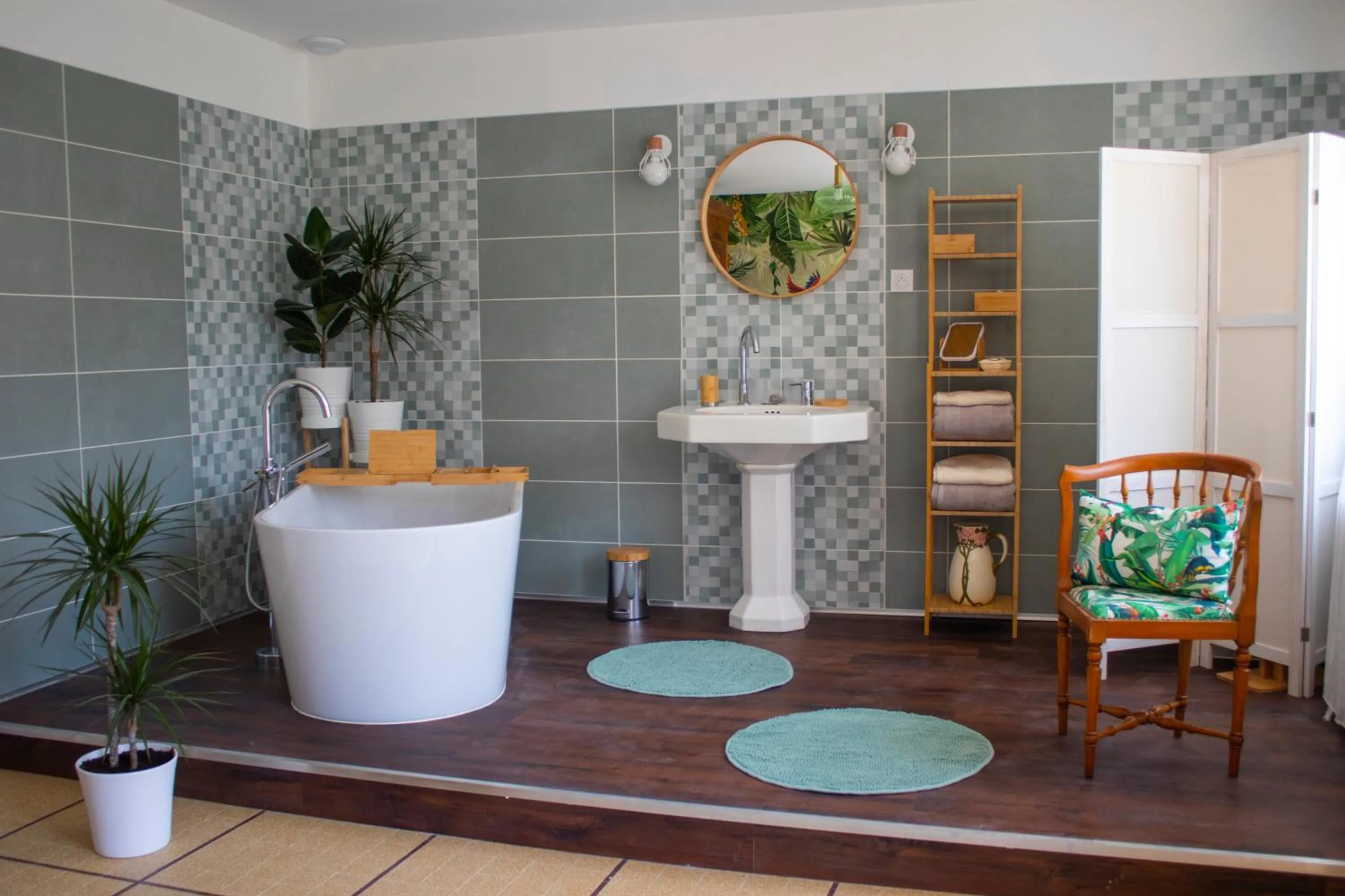 Bathroom in Maison et table d'hôtes Le Camélia Blanc