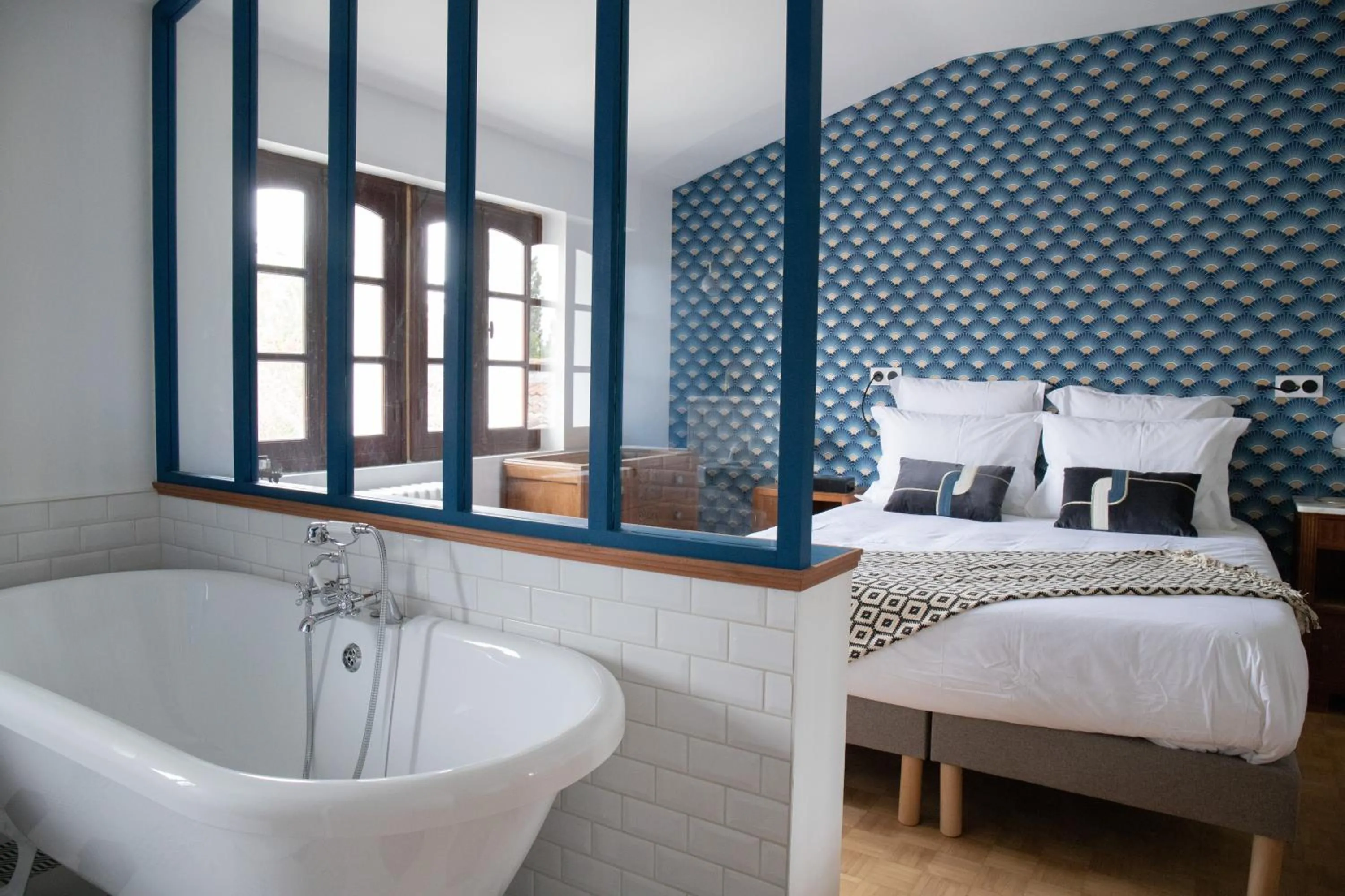 Photo of the whole room, Bed in Maison et table d'hôtes Le Camélia Blanc